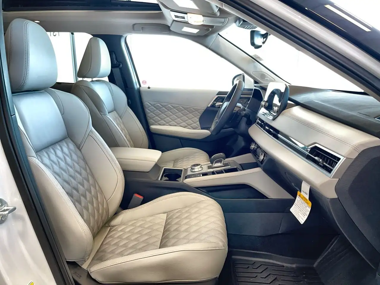 Mitsubishi Outlander снимка Mitsubishi Outlander