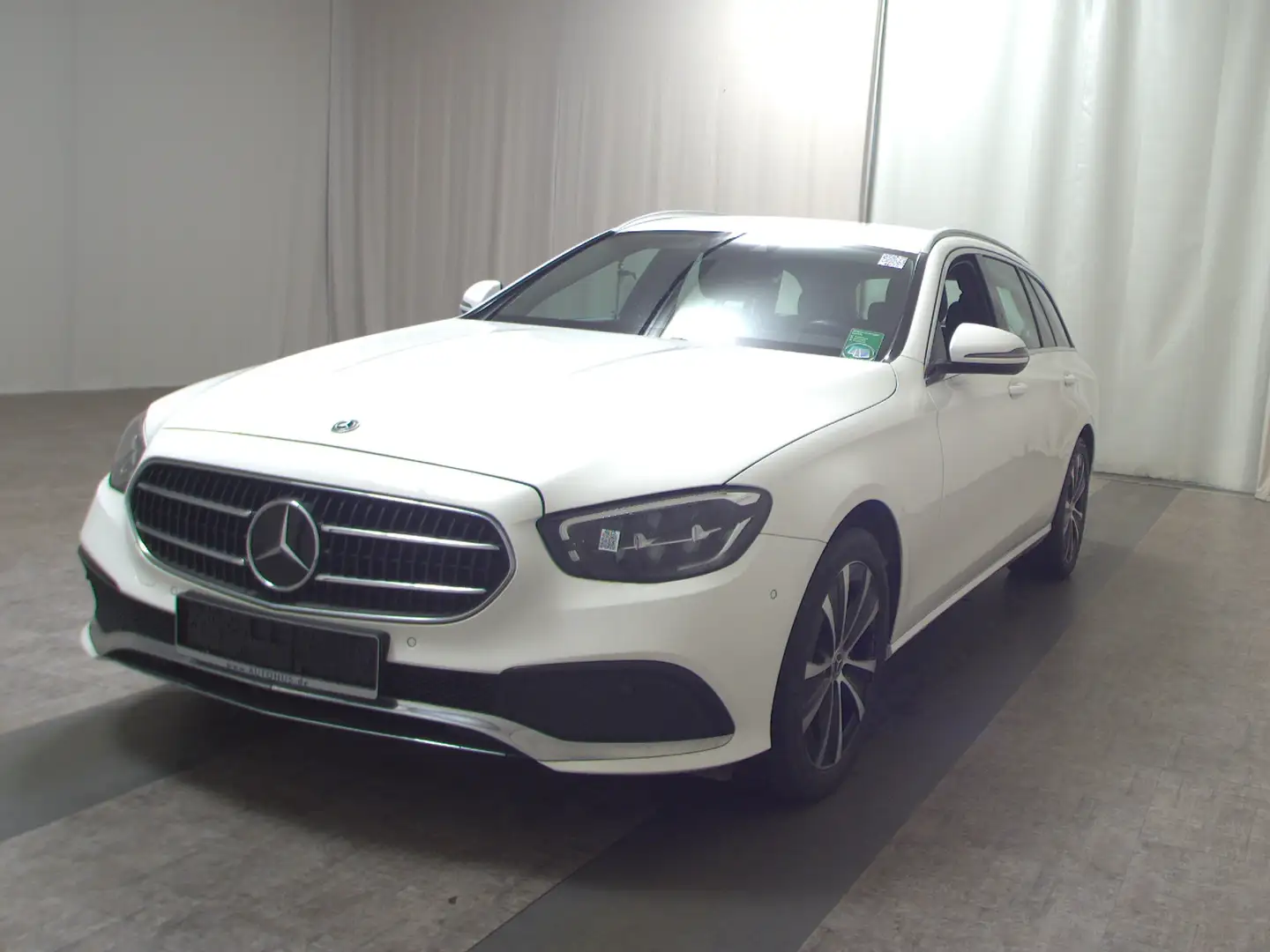 Mercedes-Benz E 300 T e Avantgarde Navi Widescreen LED AHK RFK Weiß - 2