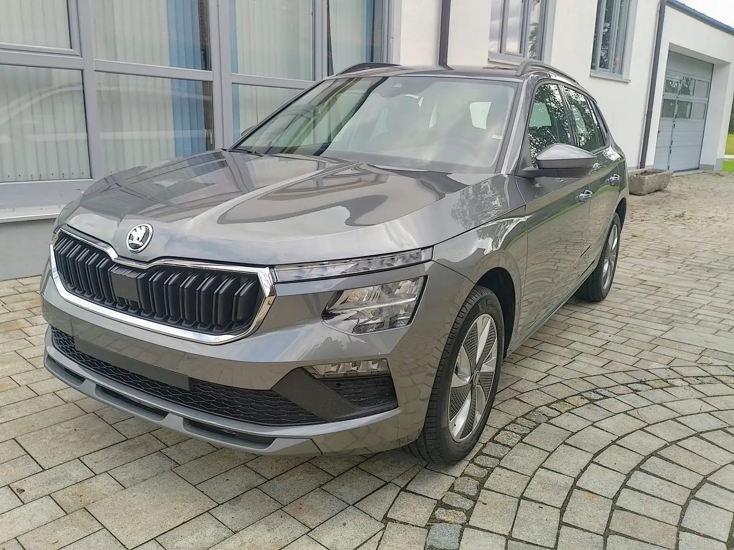 Skoda Kamiq Selection 130J/5J Garantie / AHK Grau - 2