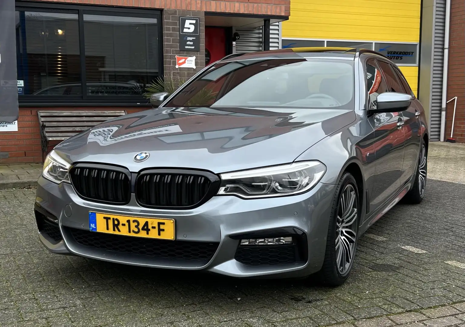 BMW 530 5-serie Touring 530d High Executive. pano. camera. Grijs - 2