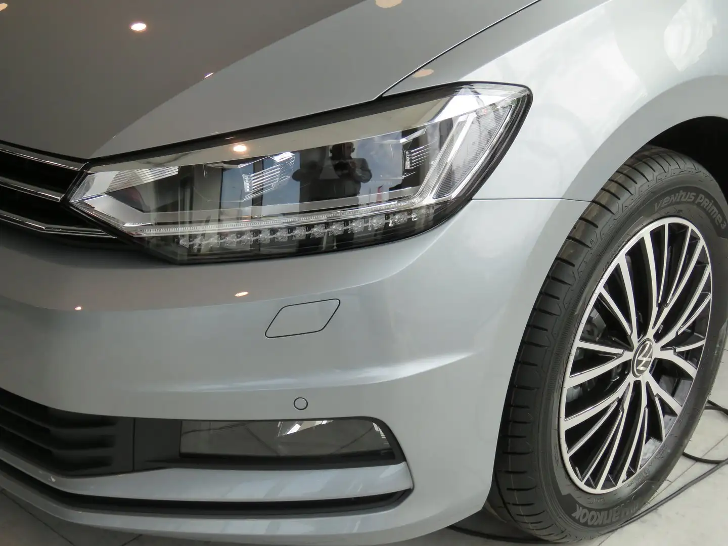 Volkswagen Touran Friends TDI DSG Silber - 2