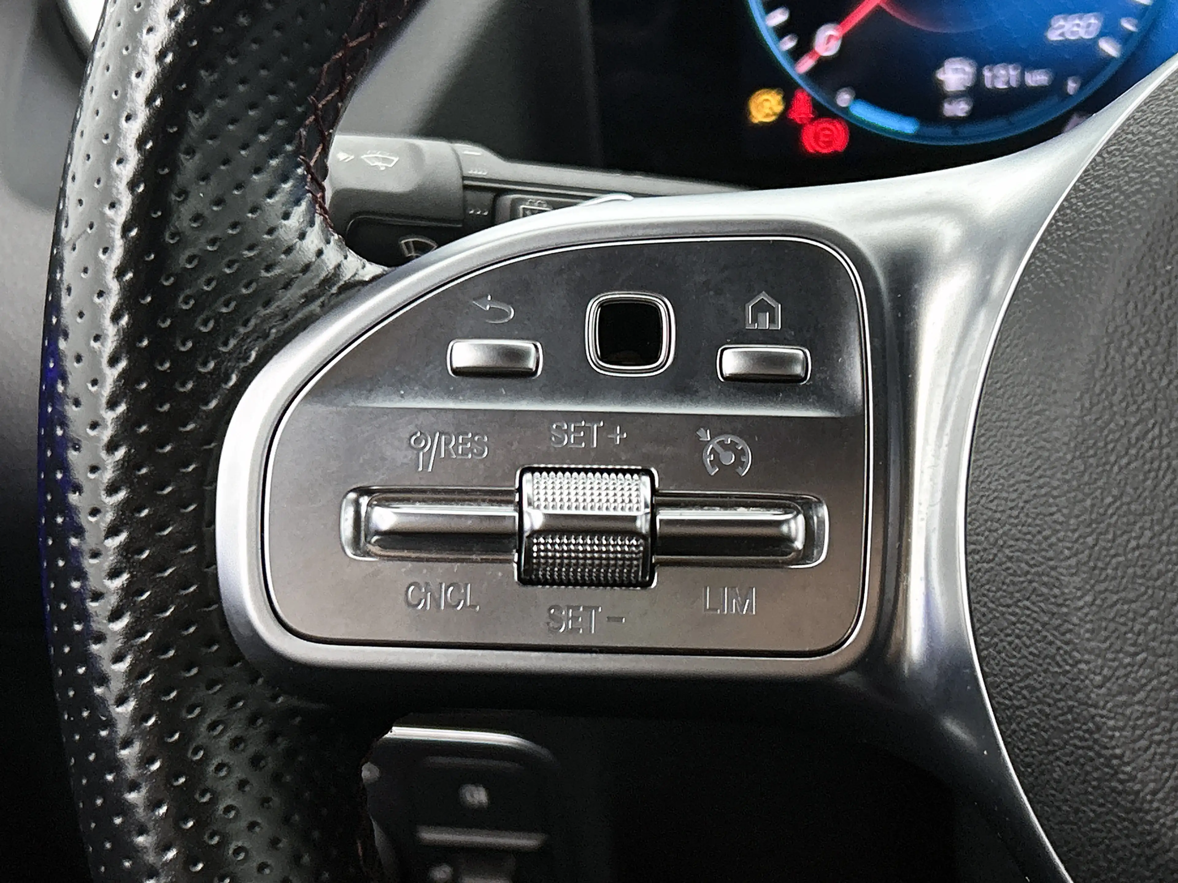 Mercedes-Benz B 180 Business Solution AMG | AMG-line interieur | AMG- — photo 14