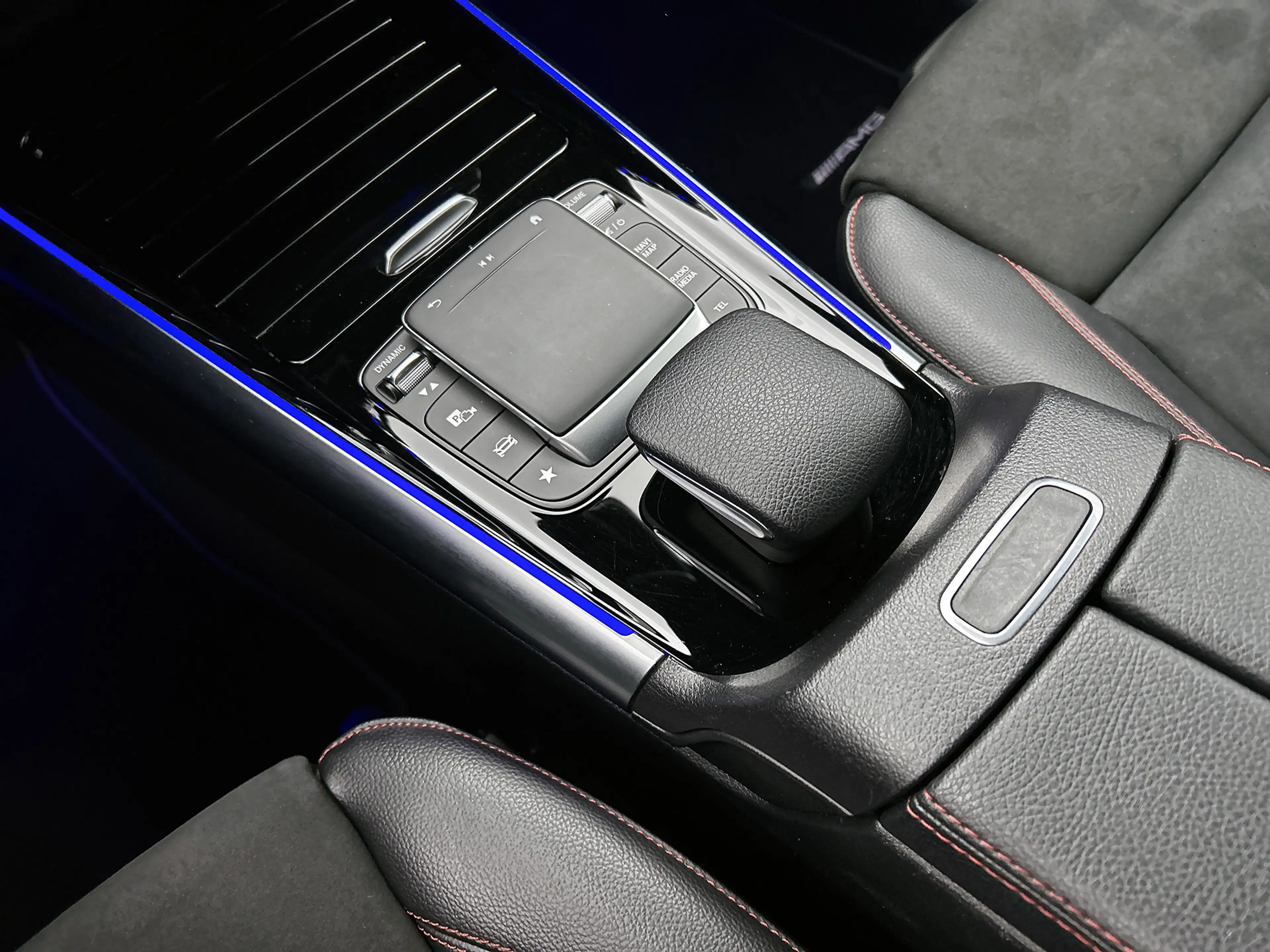 Mercedes-Benz B 180 Business Solution AMG | AMG-line interieur | AMG- — photo 10