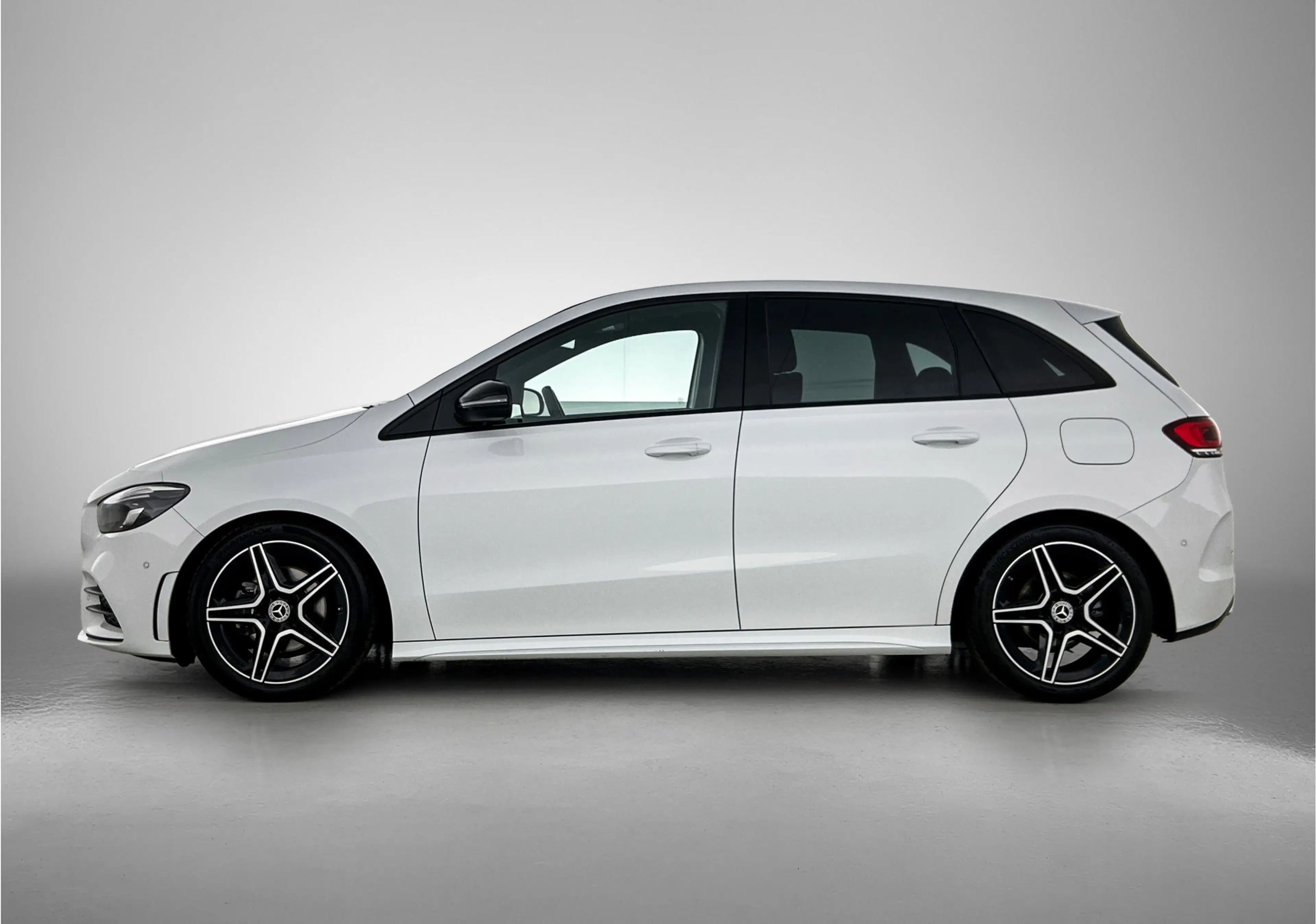 Mercedes-Benz B 180 Business Solution AMG | AMG-line interieur | AMG- — photo 3