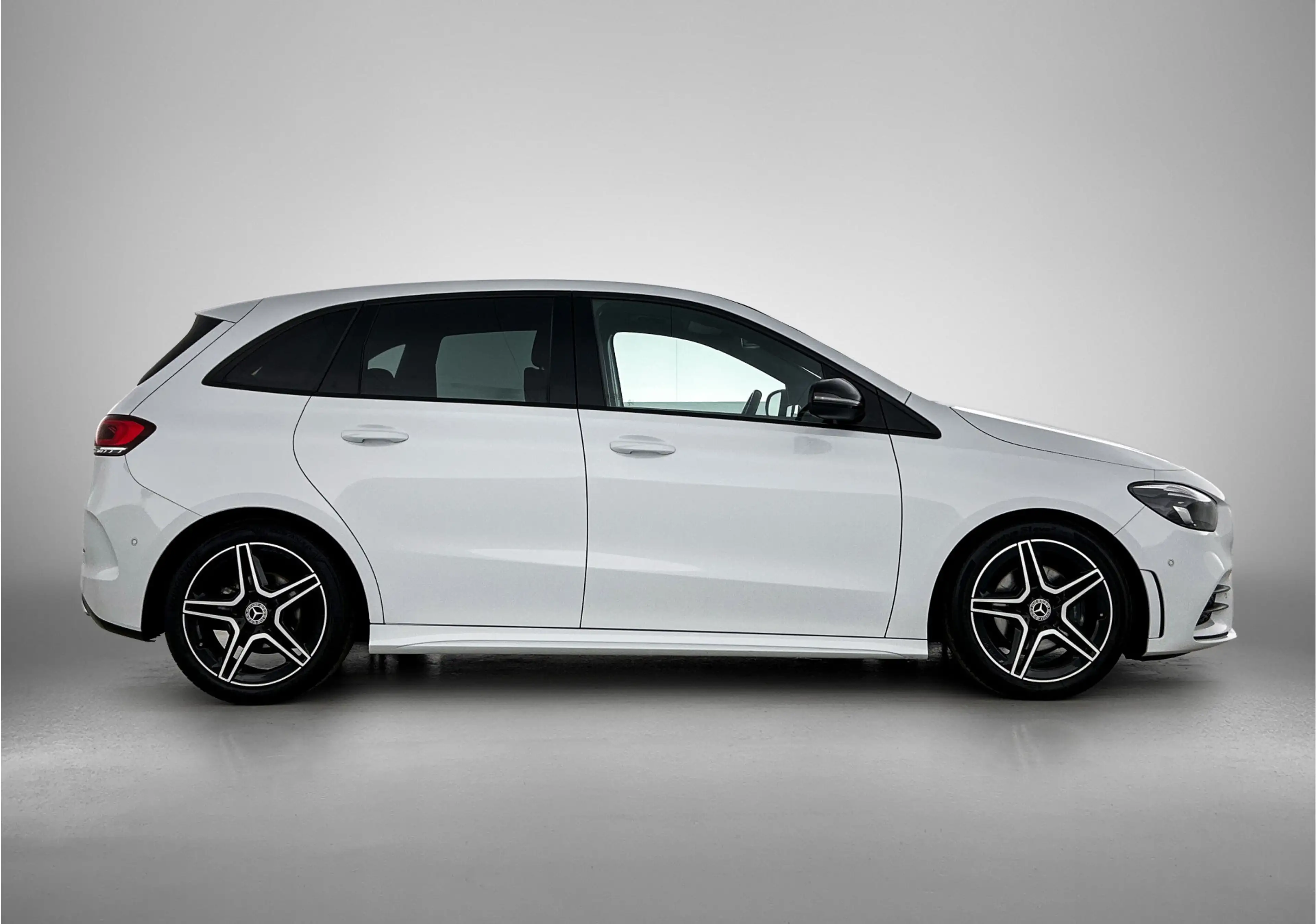 Mercedes-Benz B 180 Business Solution AMG | AMG-line interieur | AMG- — photo 11