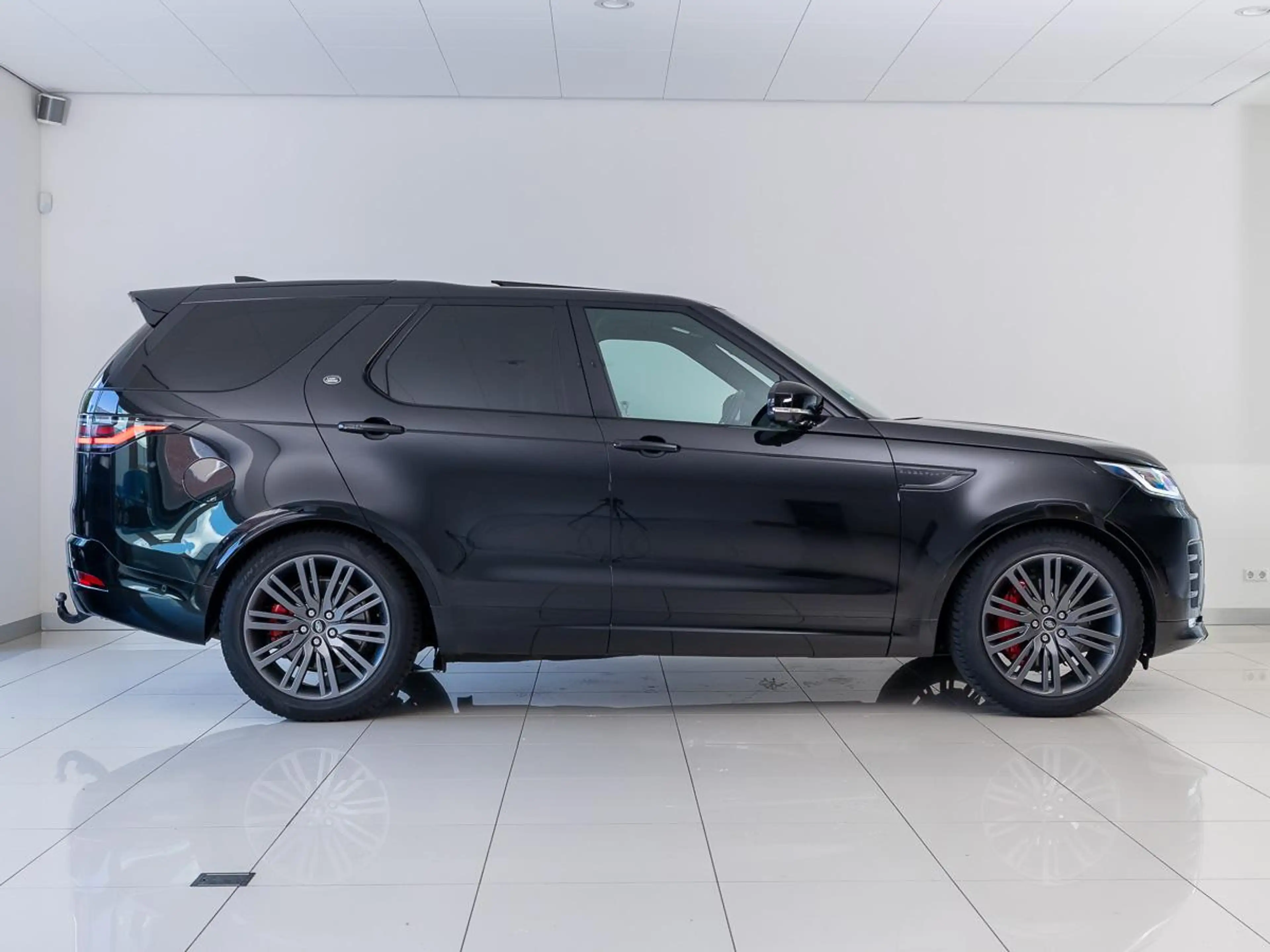 Land Rover Discovery 3.0 D250 R-Dynamic SE | Cold Climate Pack | Panora — photo 5