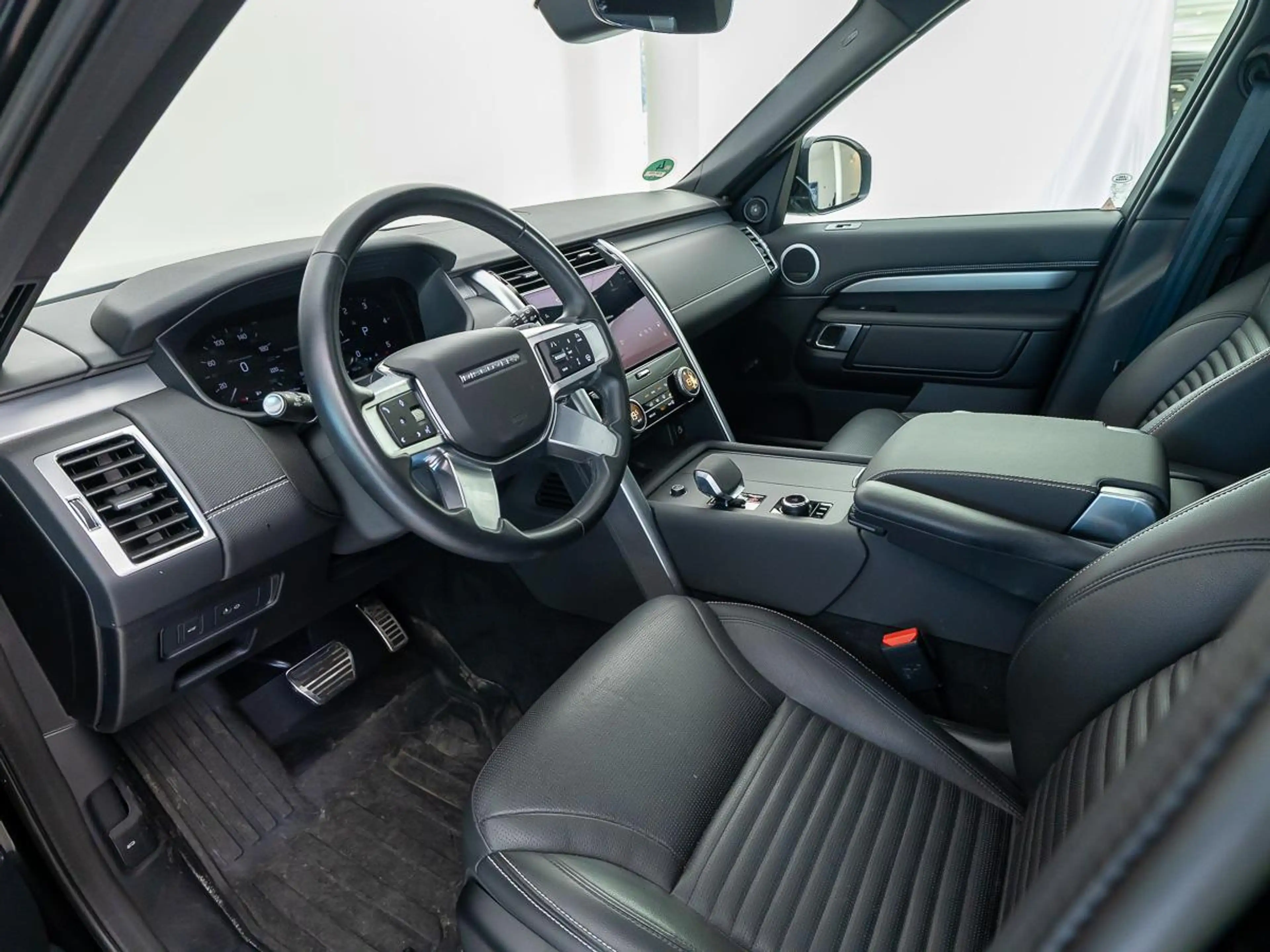 Land Rover Discovery 3.0 D250 R-Dynamic SE | Cold Climate Pack | Panora — photo 4