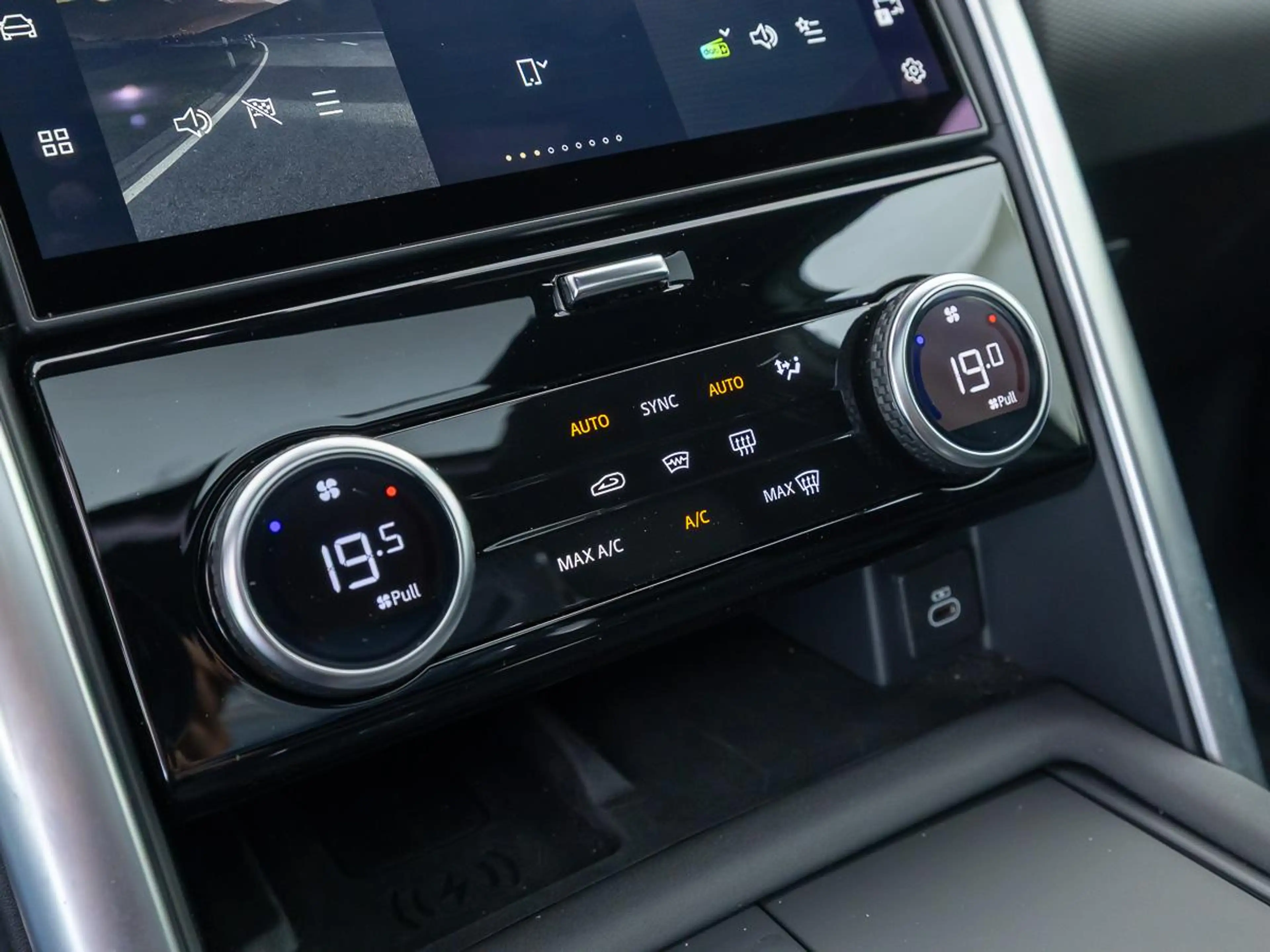 Land Rover Discovery 3.0 D250 R-Dynamic SE | Cold Climate Pack | Panora — photo 14