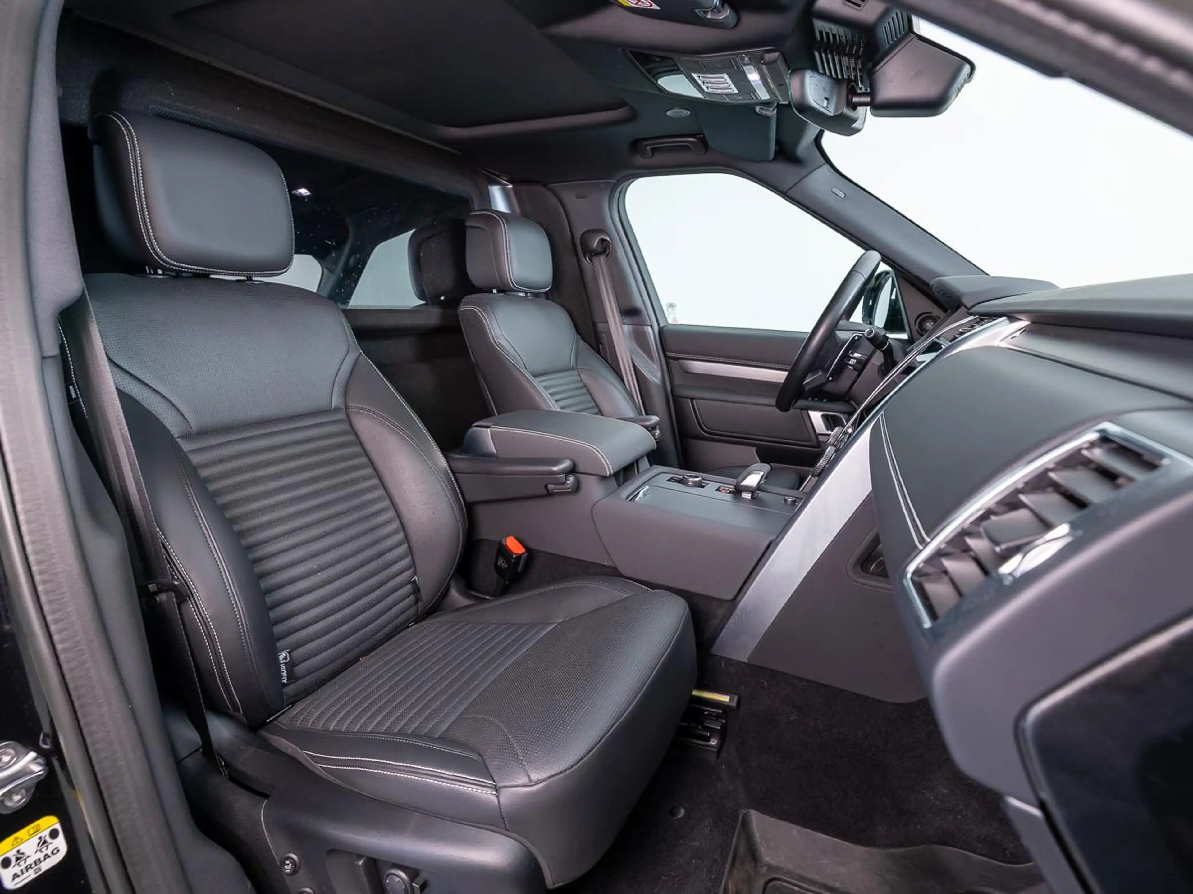 Land Rover Discovery 3.0 D250 R-Dynamic SE | Cold Climate Pack | Panora — photo 3