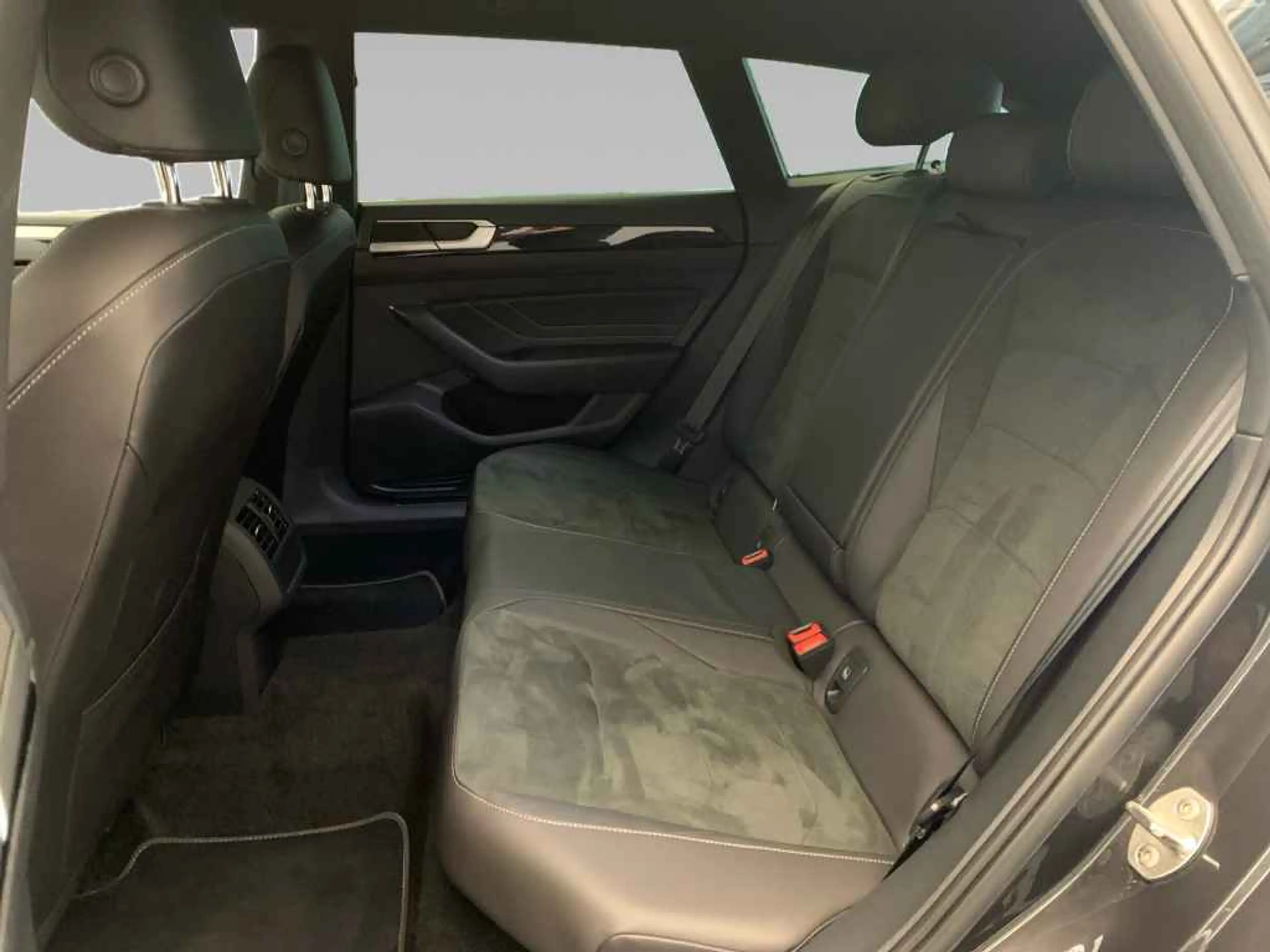 Volkswagen Arteon Shooting Brake R-Line TDI DSG *NAVI*AHK* — photo 13