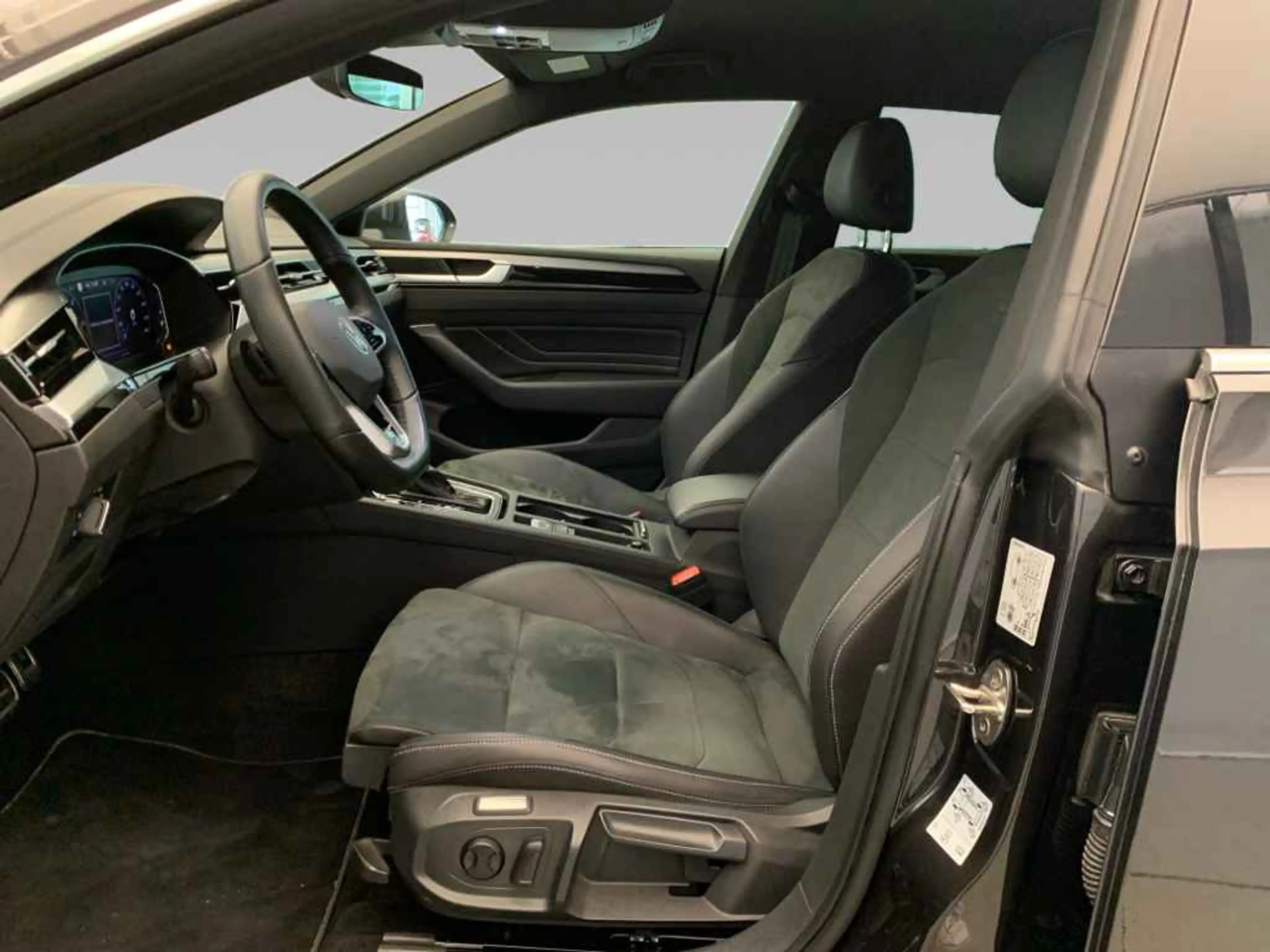 Volkswagen Arteon Shooting Brake R-Line TDI DSG *NAVI*AHK* — photo 12