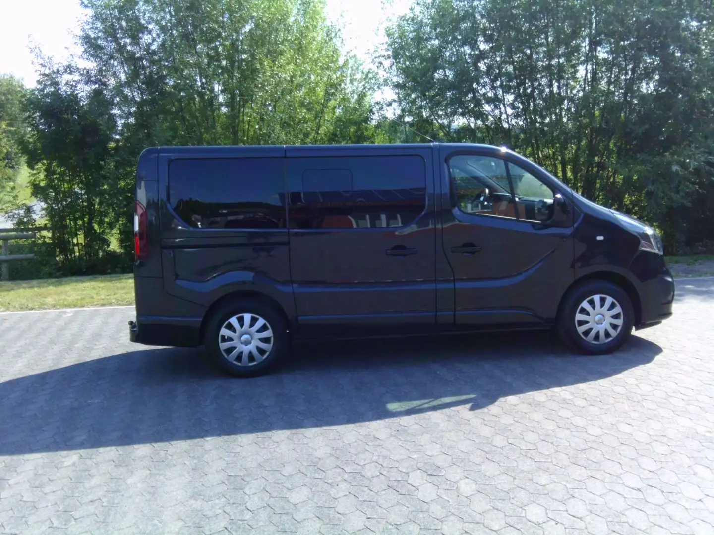 Opel Vivaro Life L1H1  2,7t Noir - 1