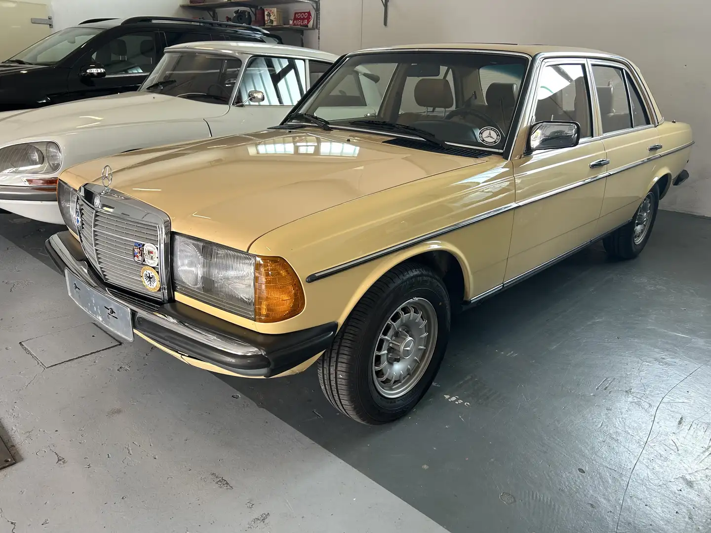 Mercedes-Benz Baureihe 123 230 E Automatik 3.Serie H-Zulassung SSD Gelb - 1