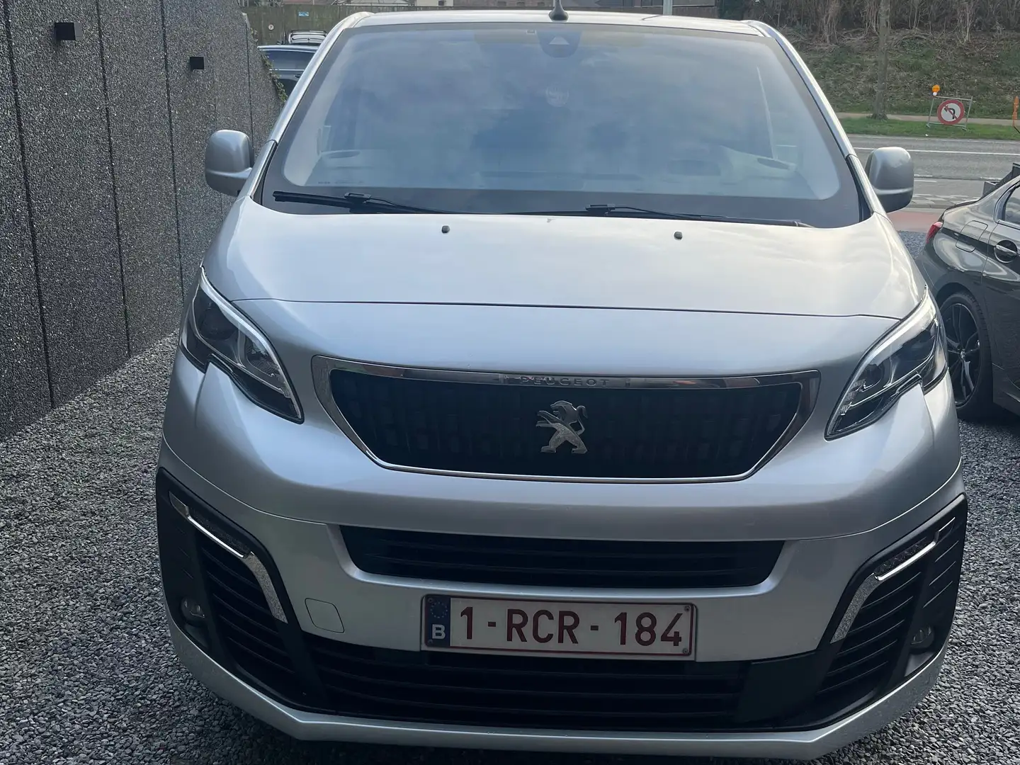 Peugeot Traveller Traveller L3 2.0 BlueHDi 180 EAT8 Allure Plateado - 1