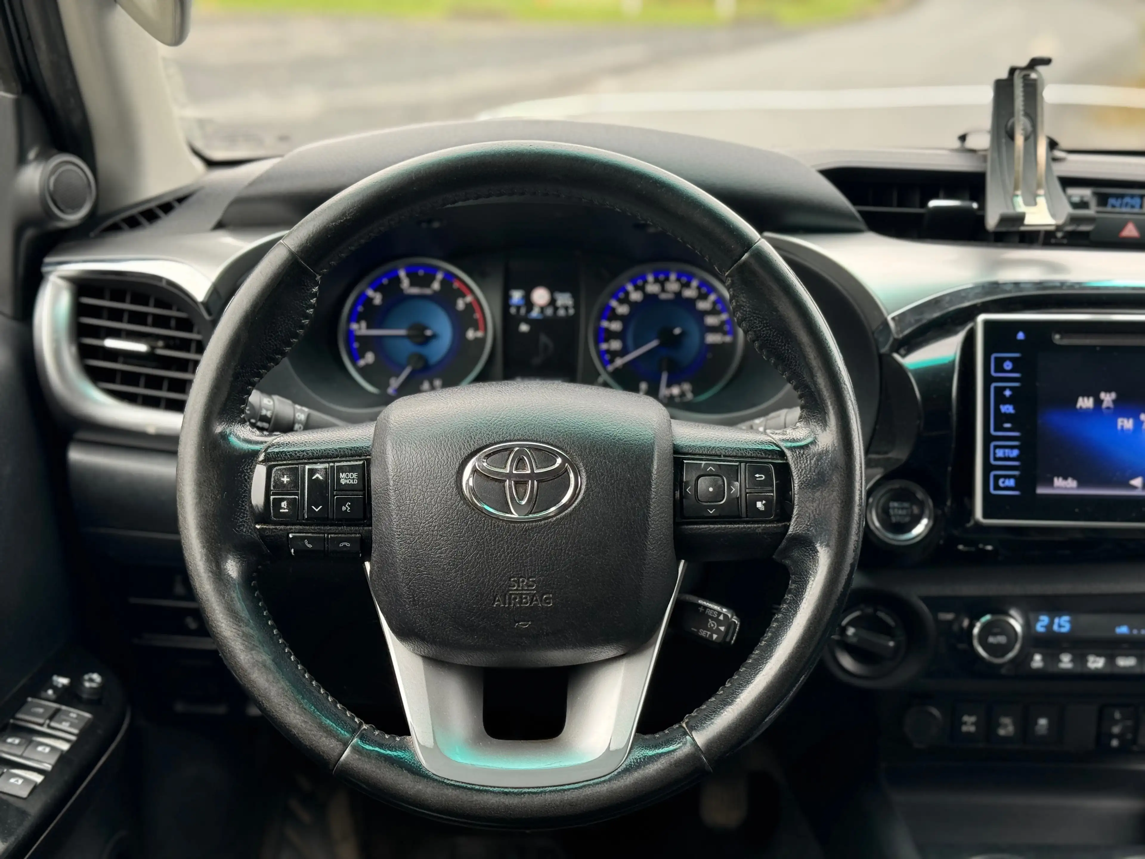 Toyota Hilux 2.4 D-4D 4WD Lounge EXPORT ONLY — photo 7
