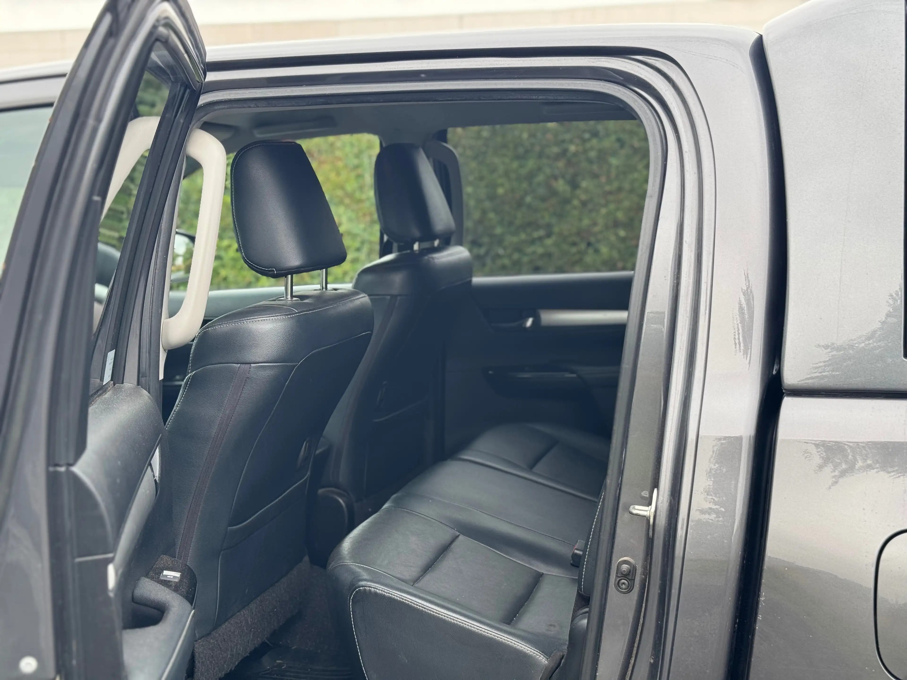 Toyota Hilux 2.4 D-4D 4WD Lounge EXPORT ONLY — photo 13