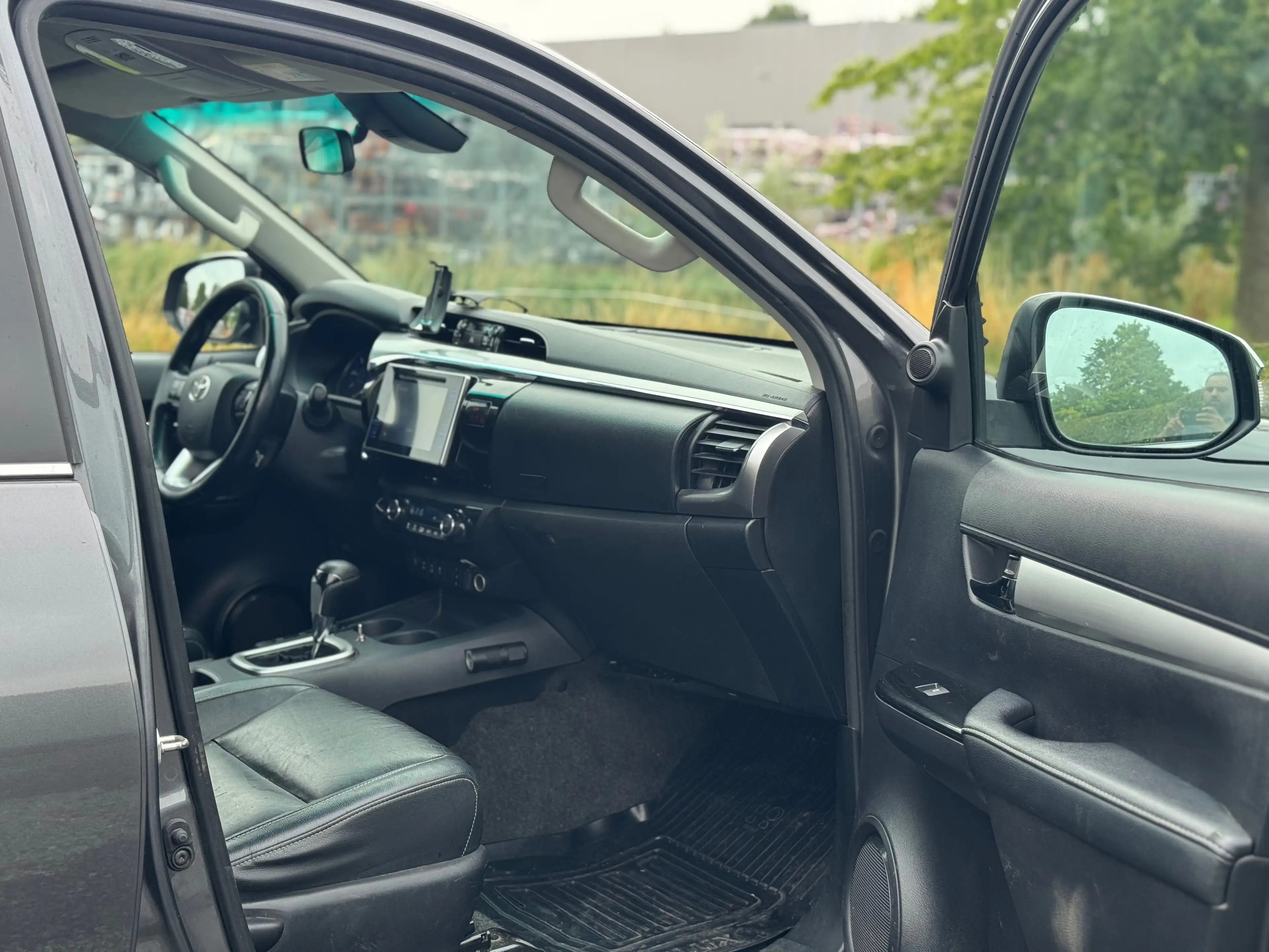 Toyota Hilux 2.4 D-4D 4WD Lounge EXPORT ONLY — photo 11