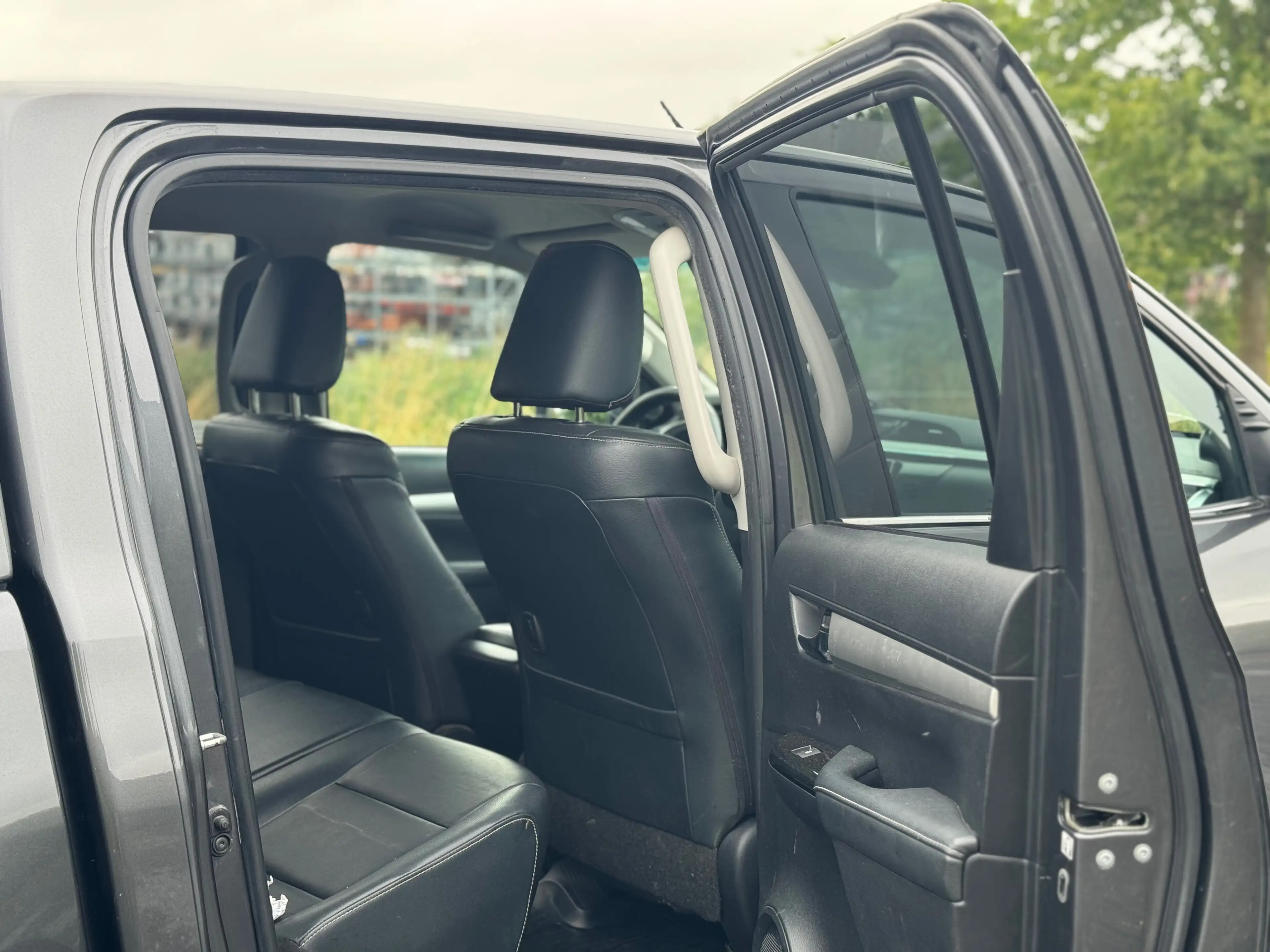 Toyota Hilux 2.4 D-4D 4WD Lounge EXPORT ONLY — photo 12
