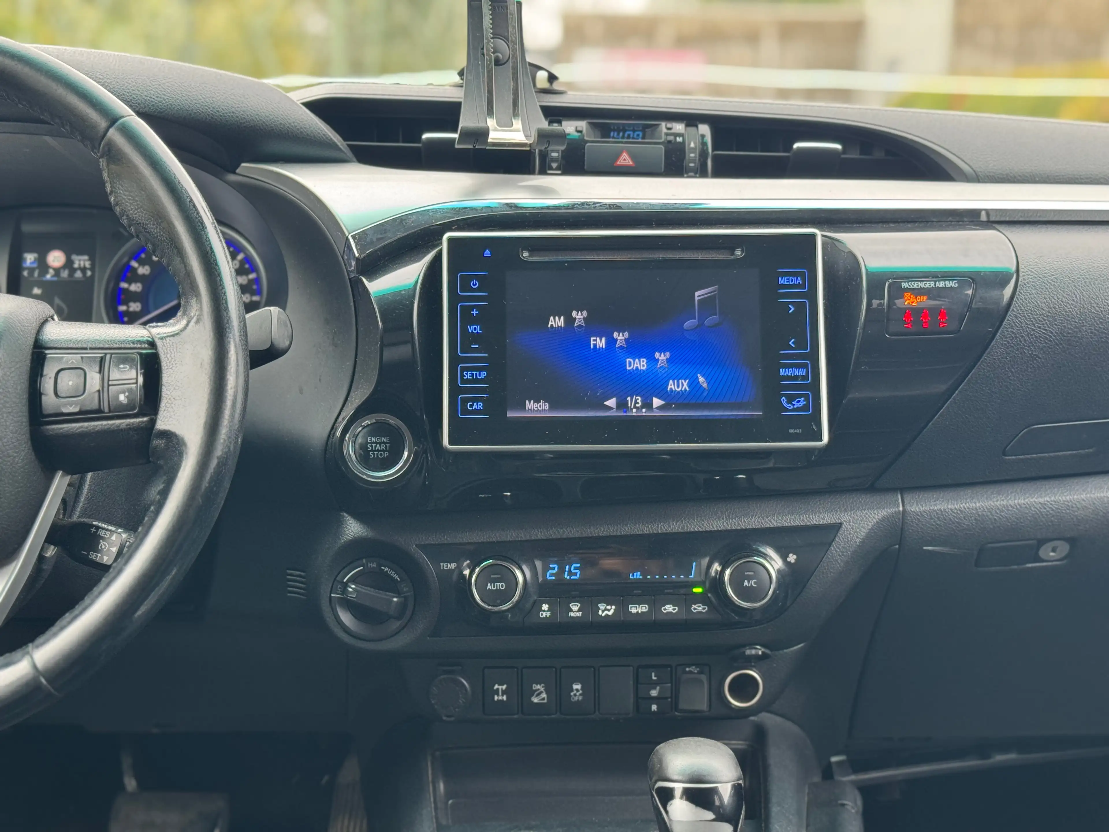 Toyota Hilux 2.4 D-4D 4WD Lounge EXPORT ONLY — photo 8