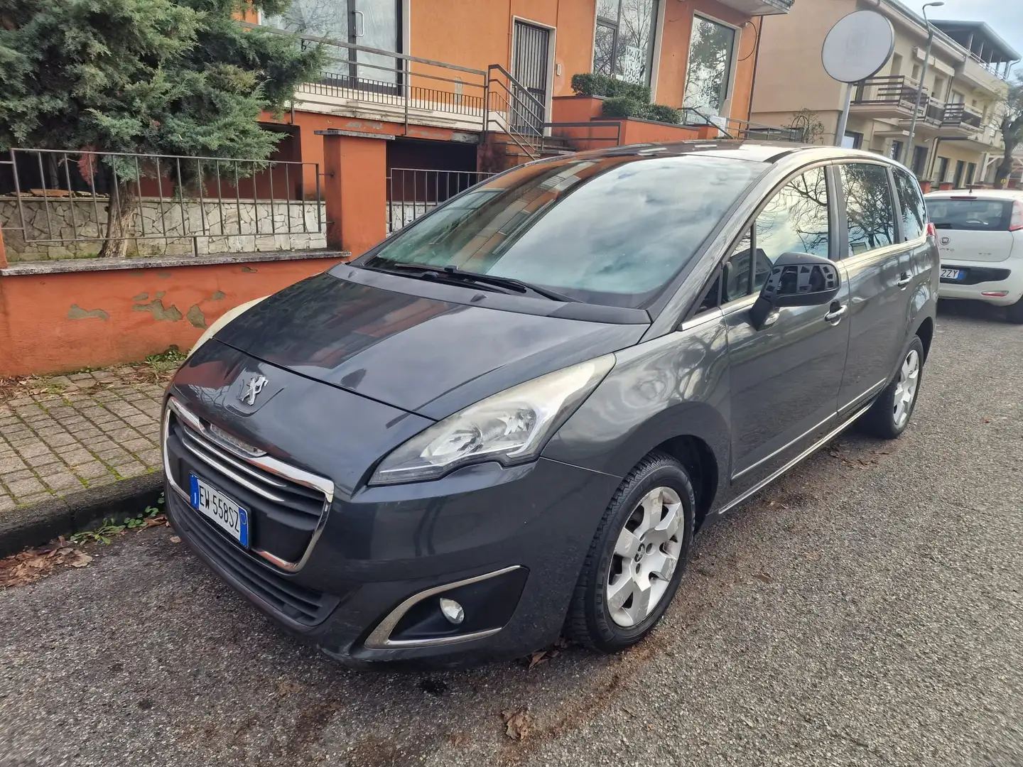 Peugeot 5008 5008 I 20091.6 hdi 8v Business 115cv Grey - 1