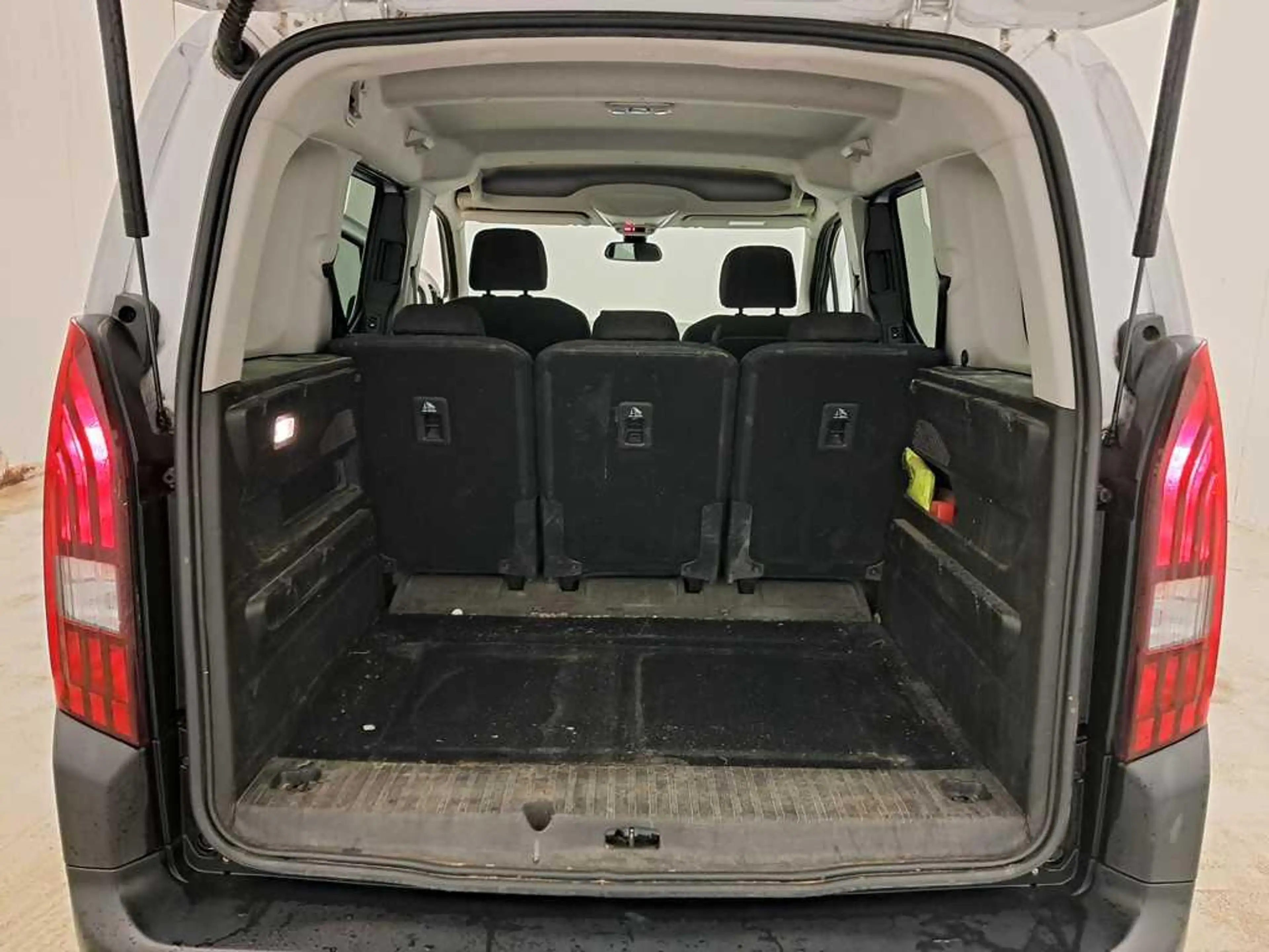 Peugeot Rifter 1.5 HDi Aut. Allure /€10.990 netto / Navi / ... — photo 9