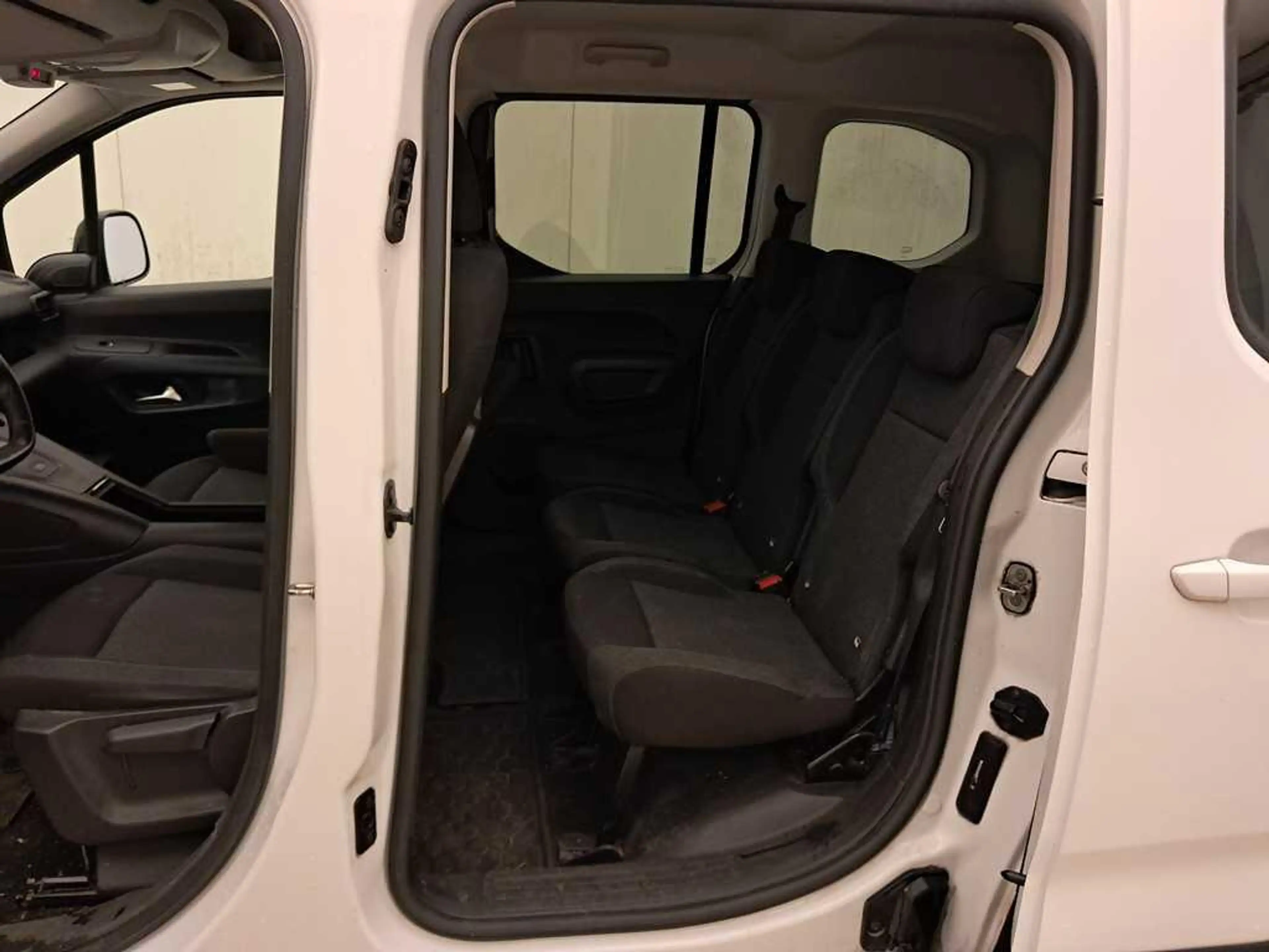 Peugeot Rifter 1.5 HDi Aut. Allure /€10.990 netto / Navi / ... — photo 7
