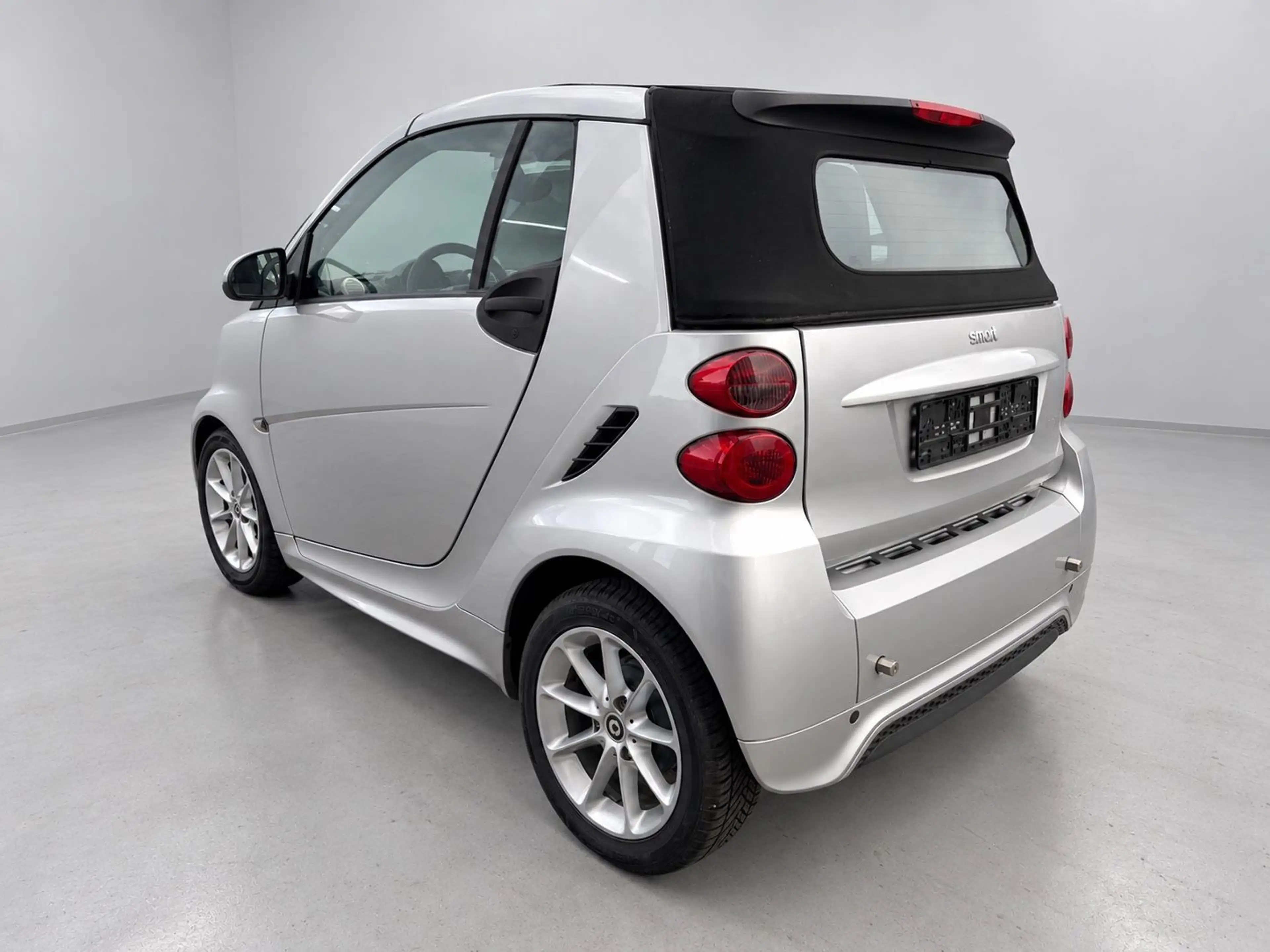 smart forTwo fortwo cabrio Micro Hybrid Drive 52 kW — photo 5