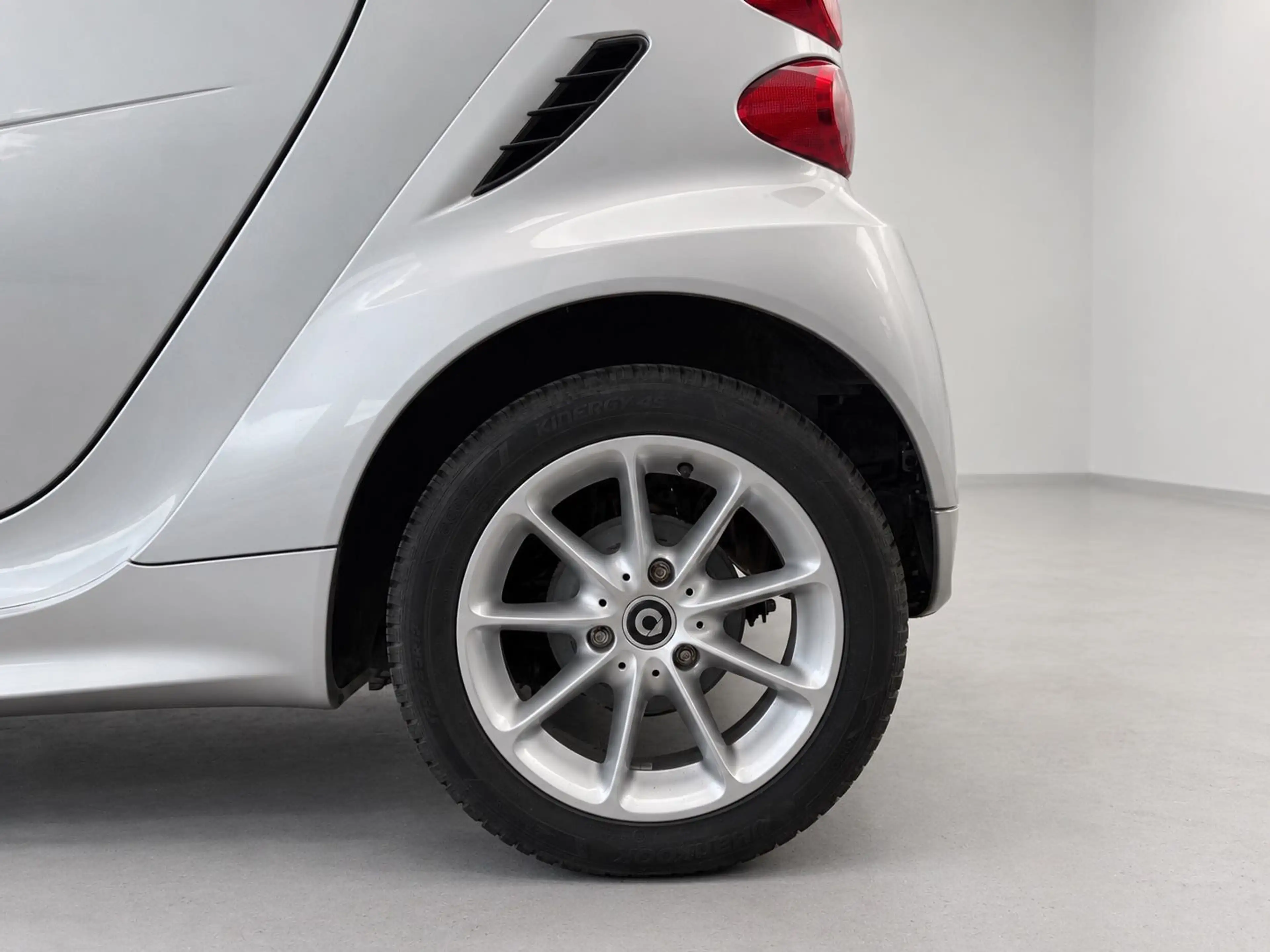 smart forTwo fortwo cabrio Micro Hybrid Drive 52 kW — photo 12