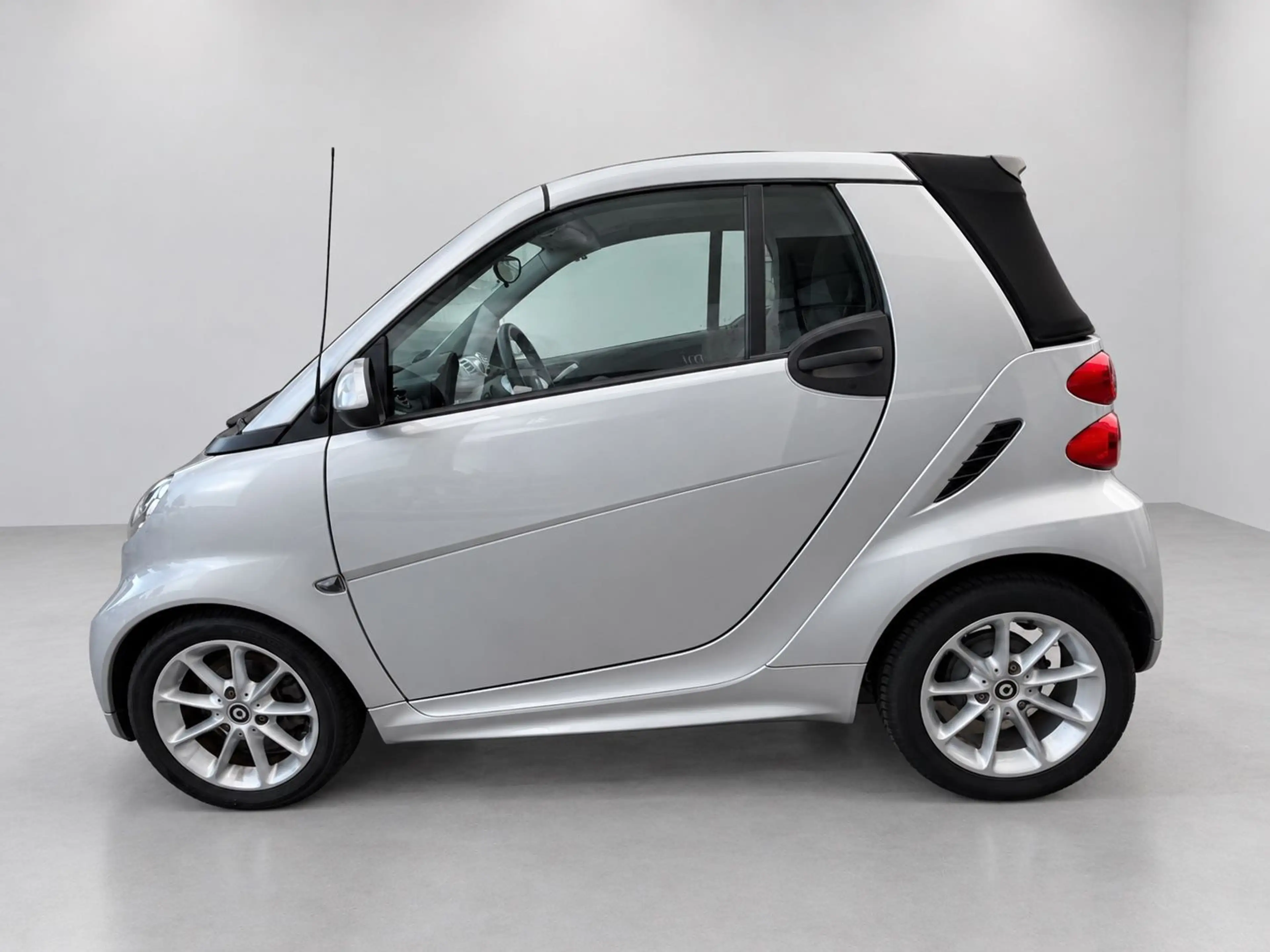 smart forTwo fortwo cabrio Micro Hybrid Drive 52 kW — photo 4