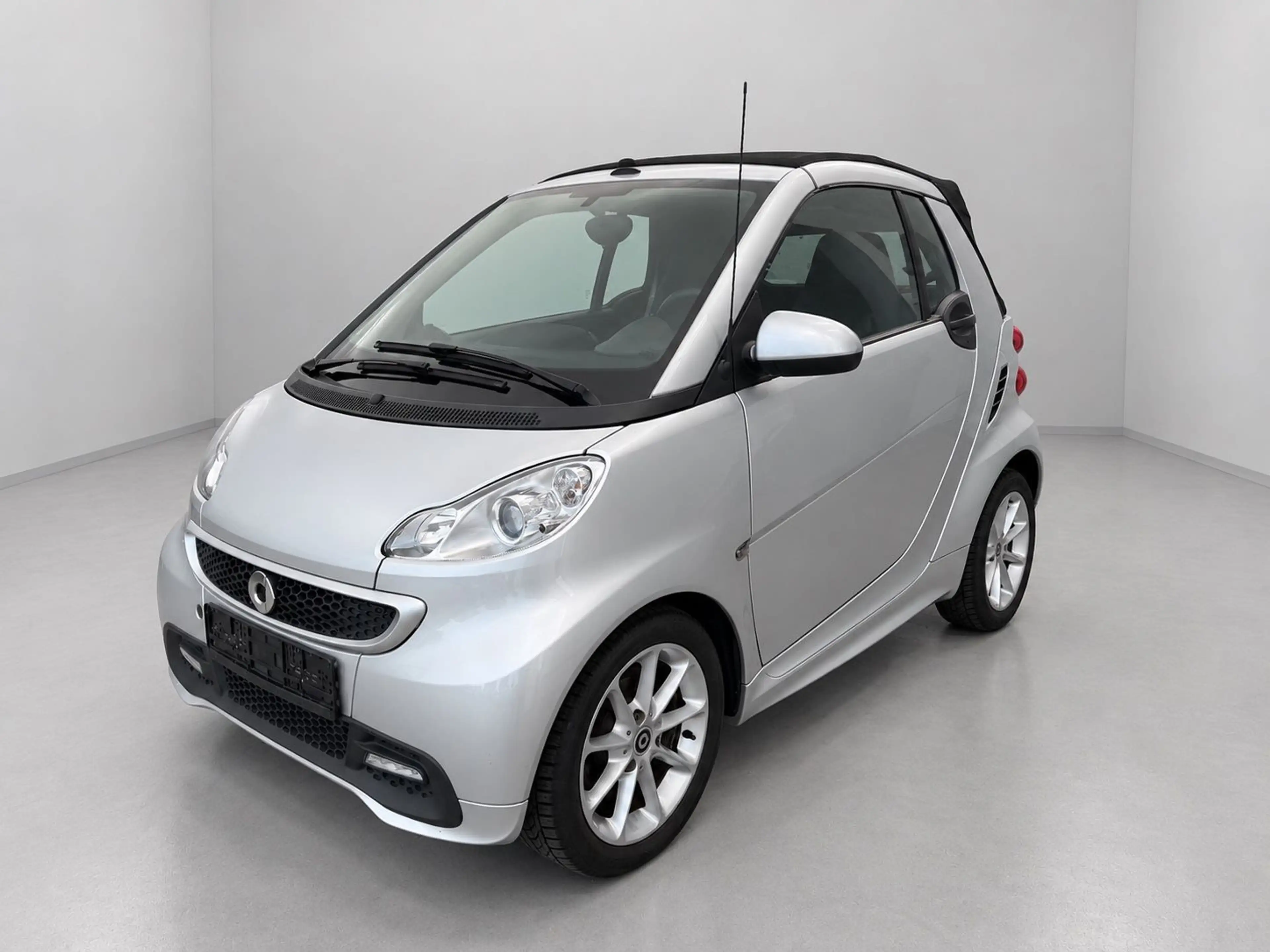 smart forTwo fortwo cabrio Micro Hybrid Drive 52 kW — photo 3
