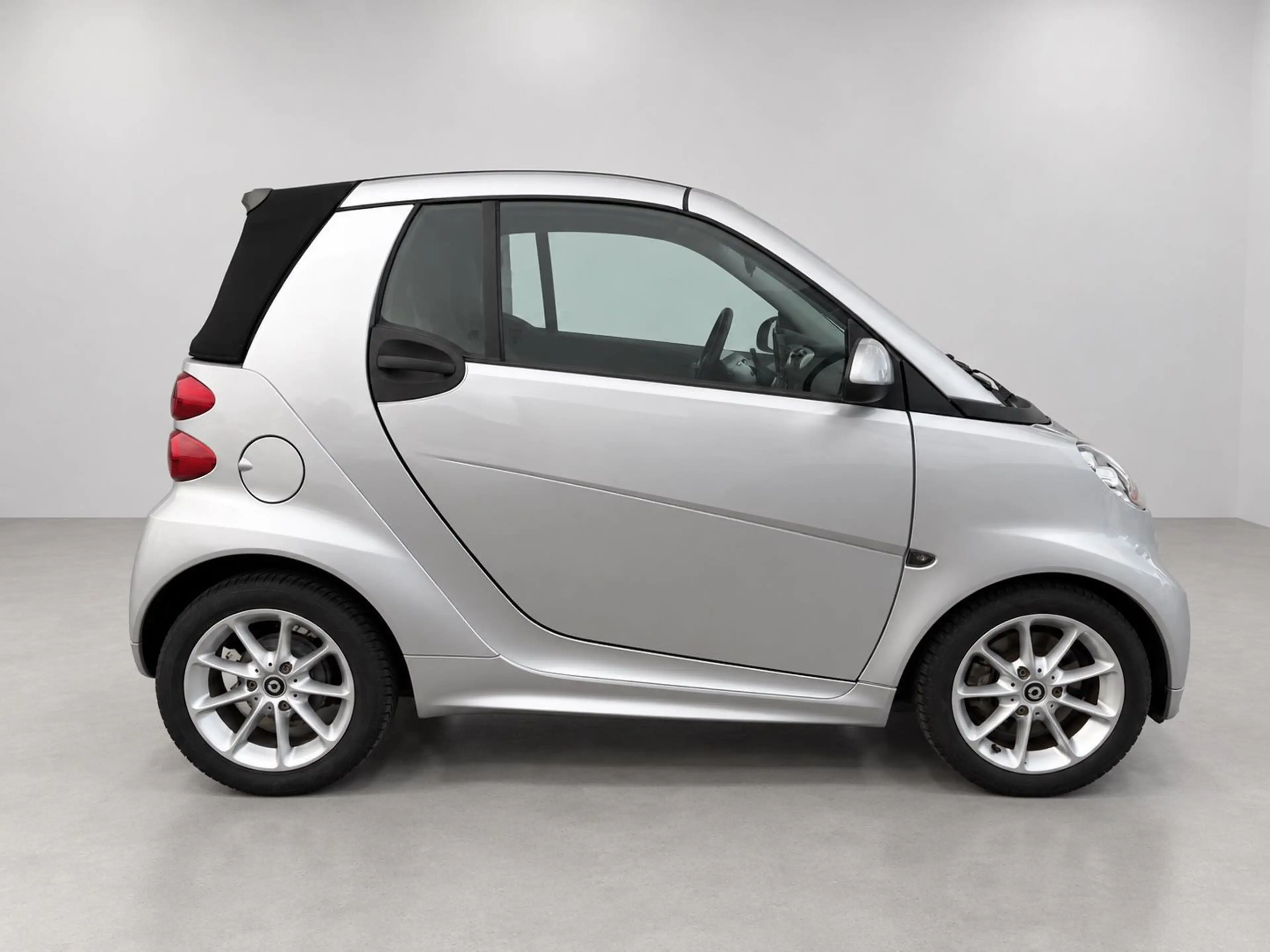 smart forTwo fortwo cabrio Micro Hybrid Drive 52 kW — photo 8