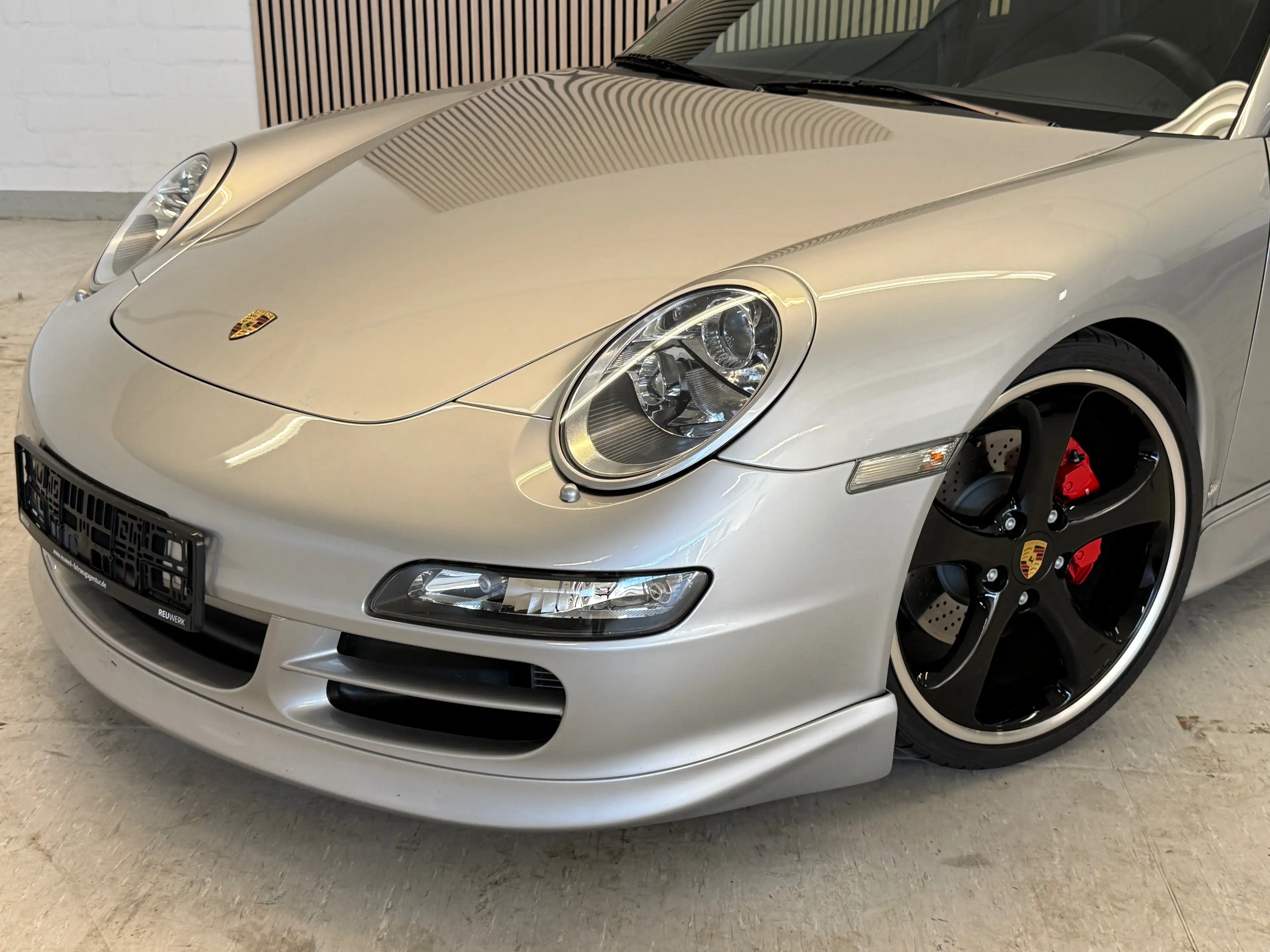 Porsche 997 Carrera S Coupe Schalter nur 6890KM Service neu — photo 3