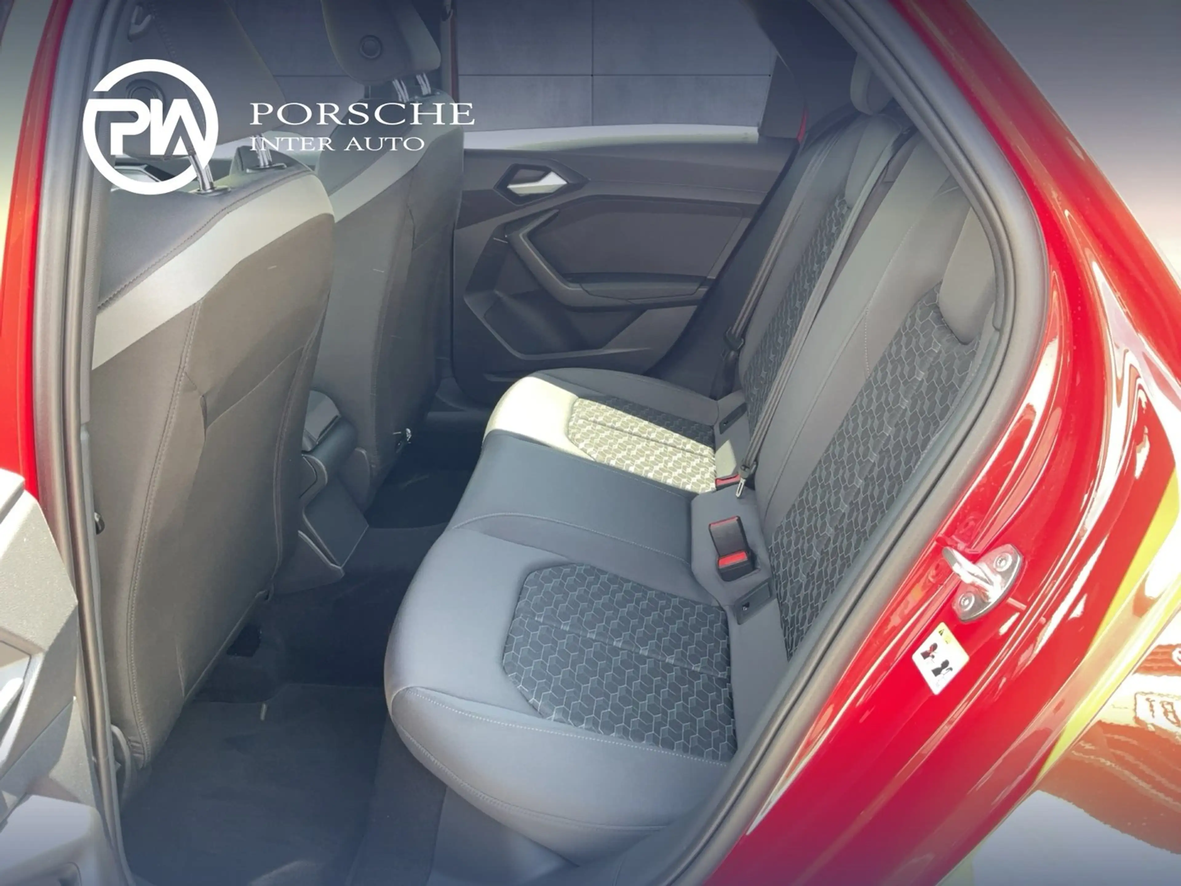 Audi A1 30 TFSI intense — photo 12