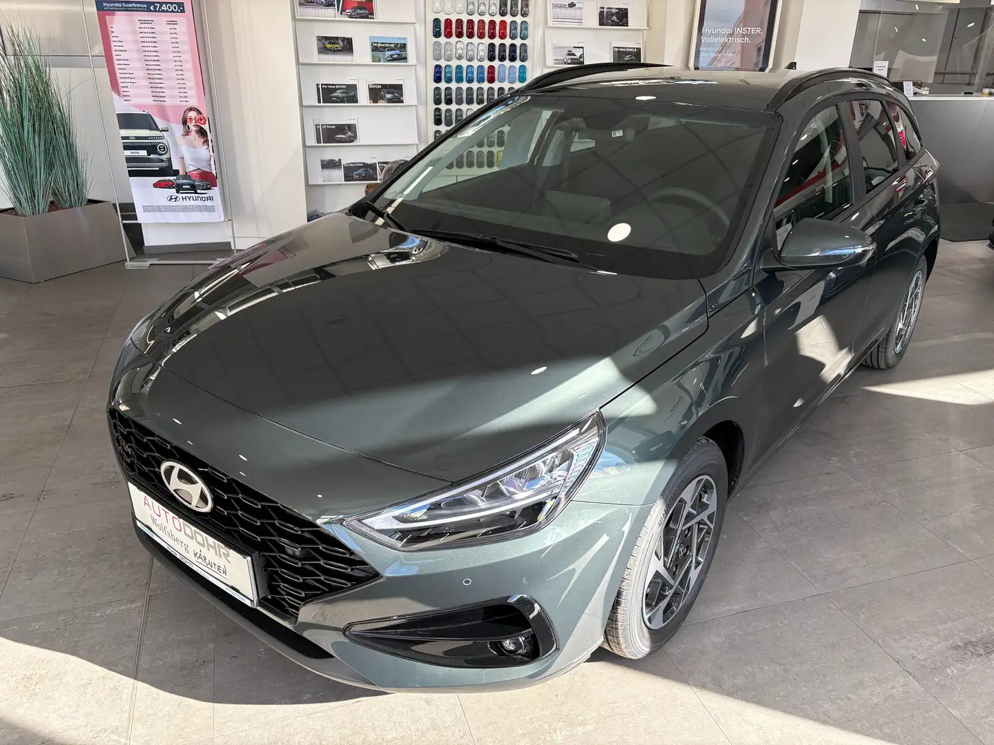 Hyundai i30 i30 Kombi 1,0 TGDI Go! Grün - 2