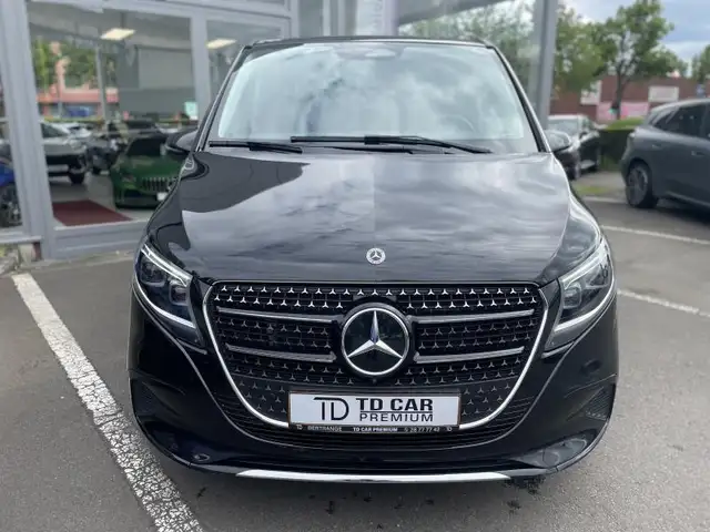 Mercedes-Benz V-Class view 2