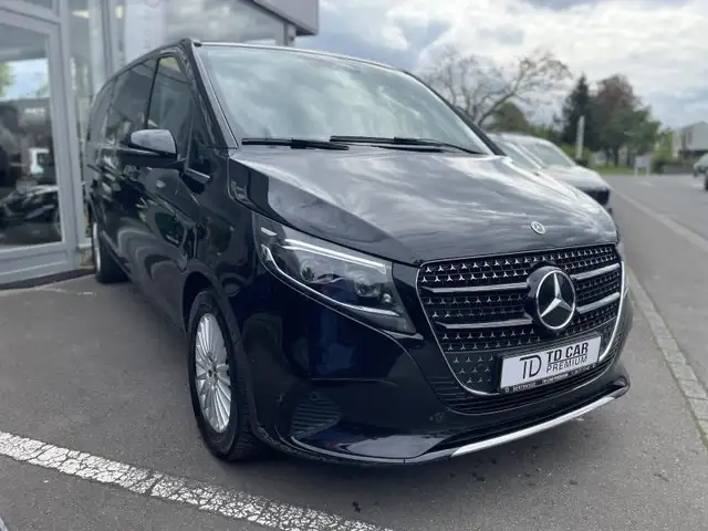Mercedes-Benz V-Class view 3