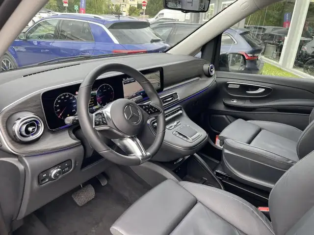 Mercedes-Benz V-Class view 7