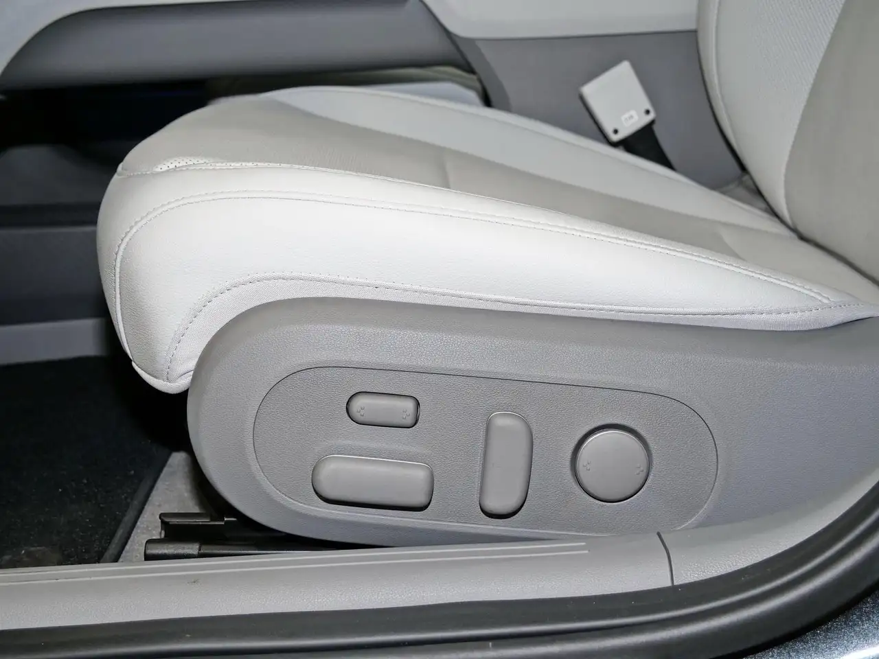 Hyundai Ioniq 6 4WD 77,4kWh Batt. 325 PS UNIQ 20", миниатюра 22