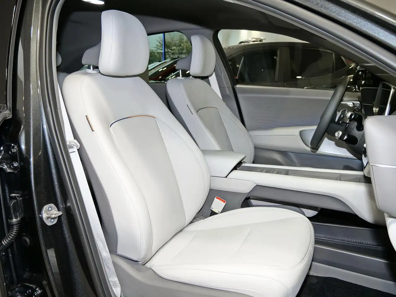 Hyundai Ioniq 6 4WD 77,4kWh Batt. 325 PS UNIQ 20", миниатюра 4