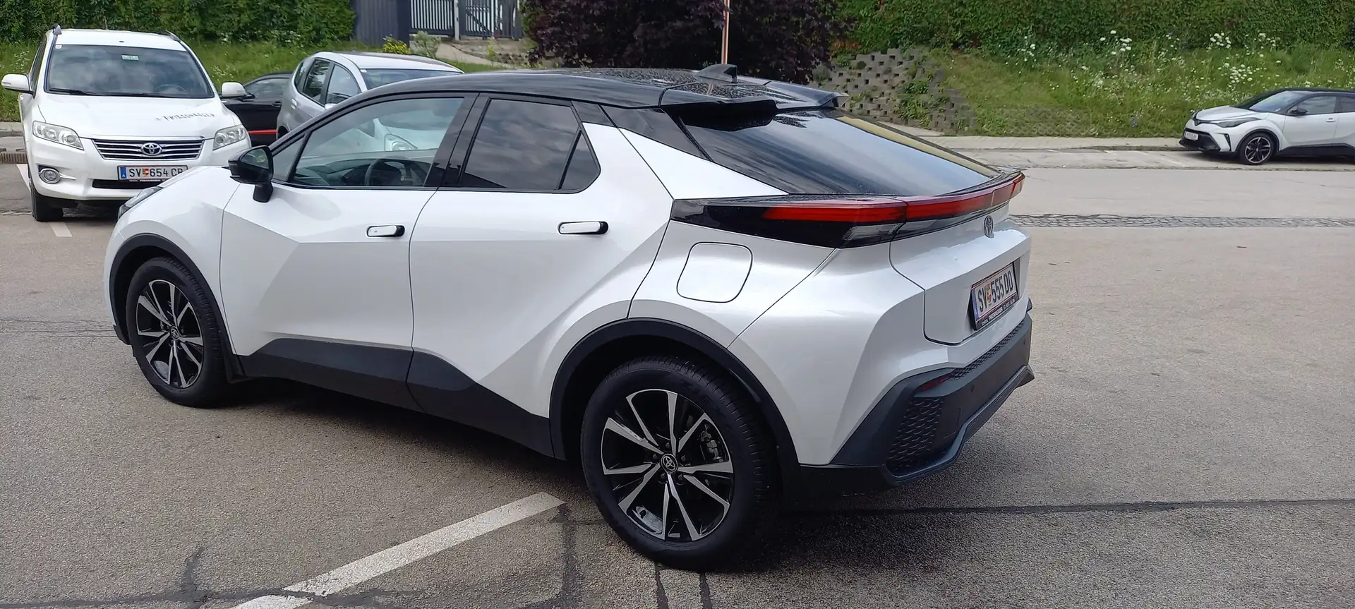 Toyota C-HR 1,8 Hybrid E-CVT Active Drive + Technik Paket Blanco - 2