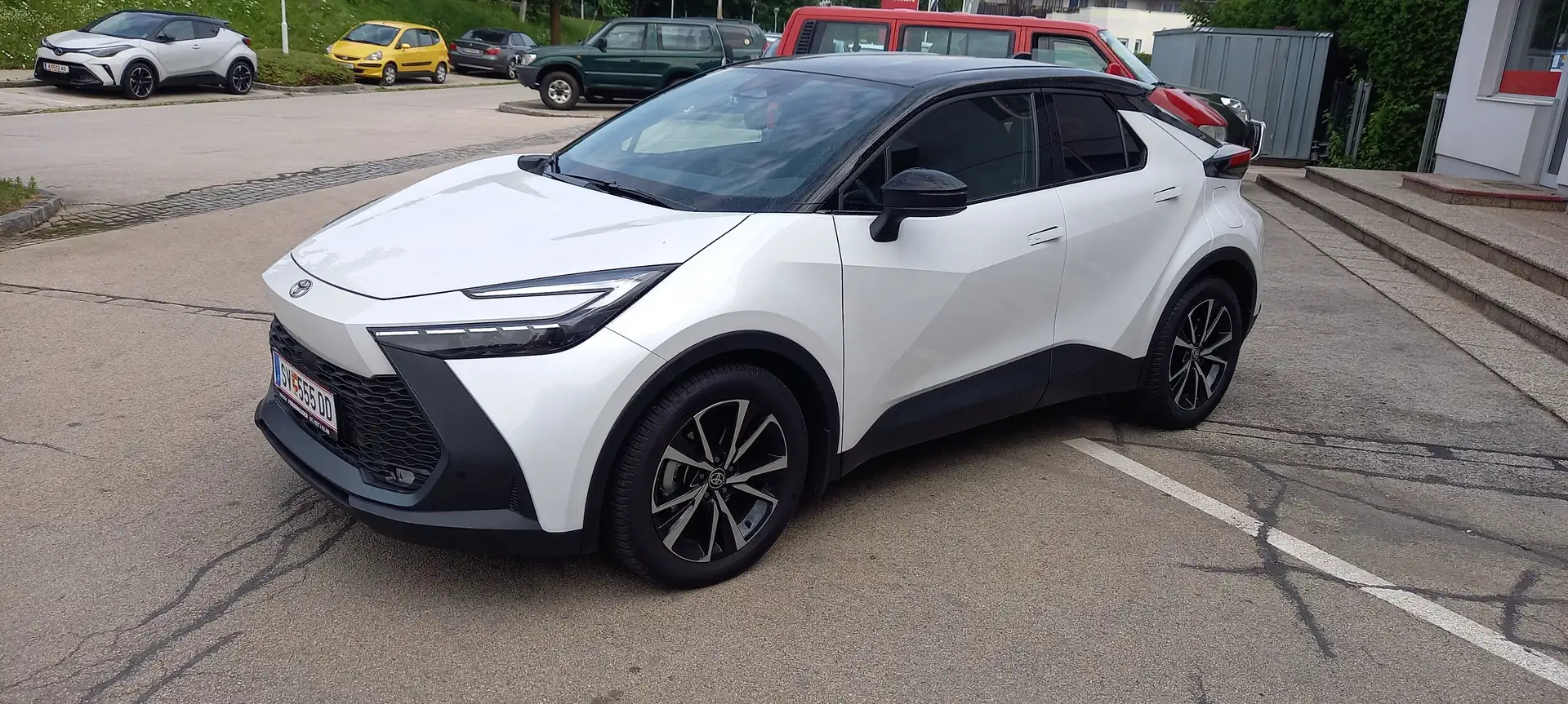 Toyota C-HR 1,8 Hybrid E-CVT Active Drive + Technik Paket Blanco - 1