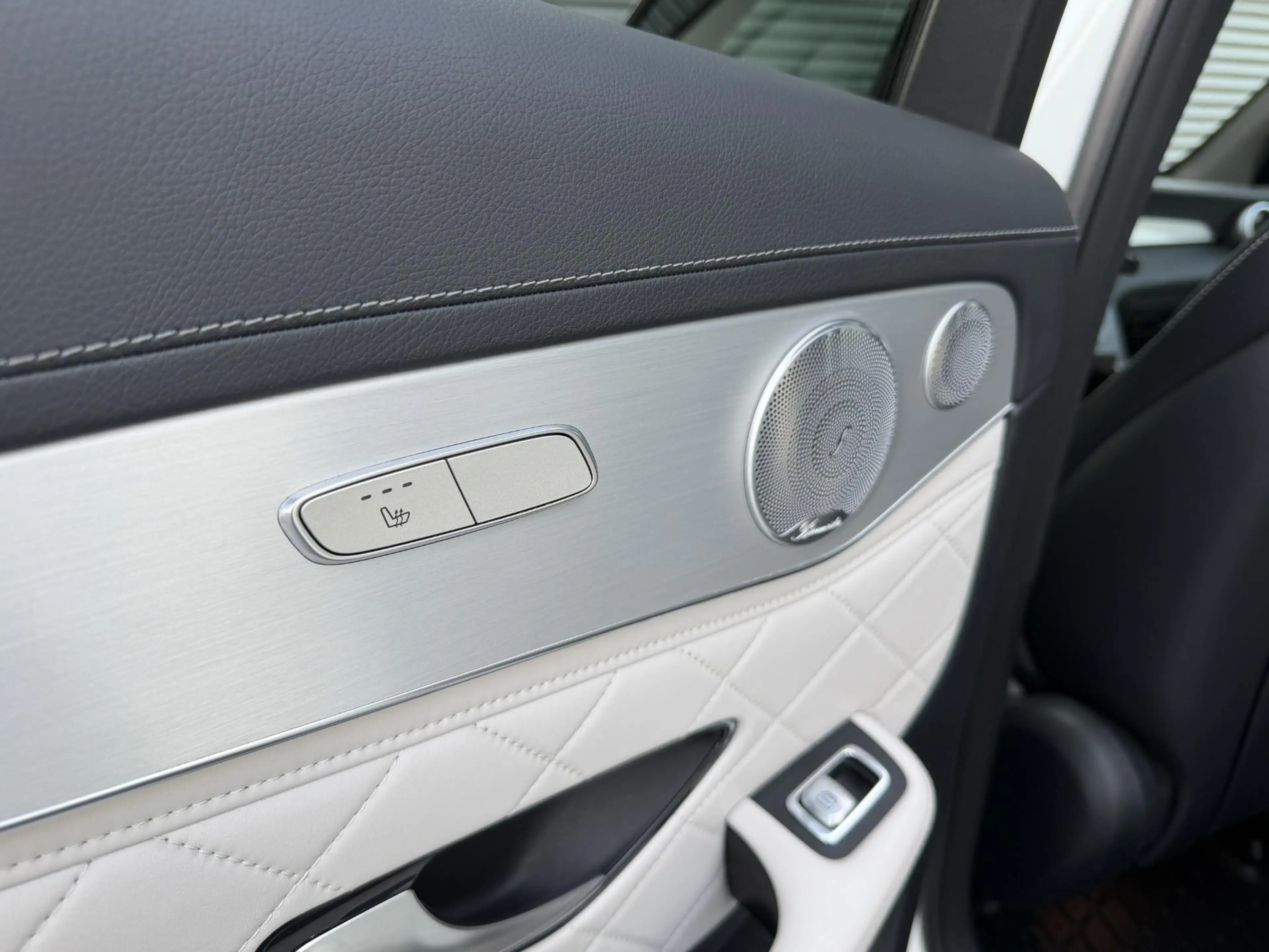 Mercedes-Benz GLC 300 4MATIC Premium Plus — photo 9