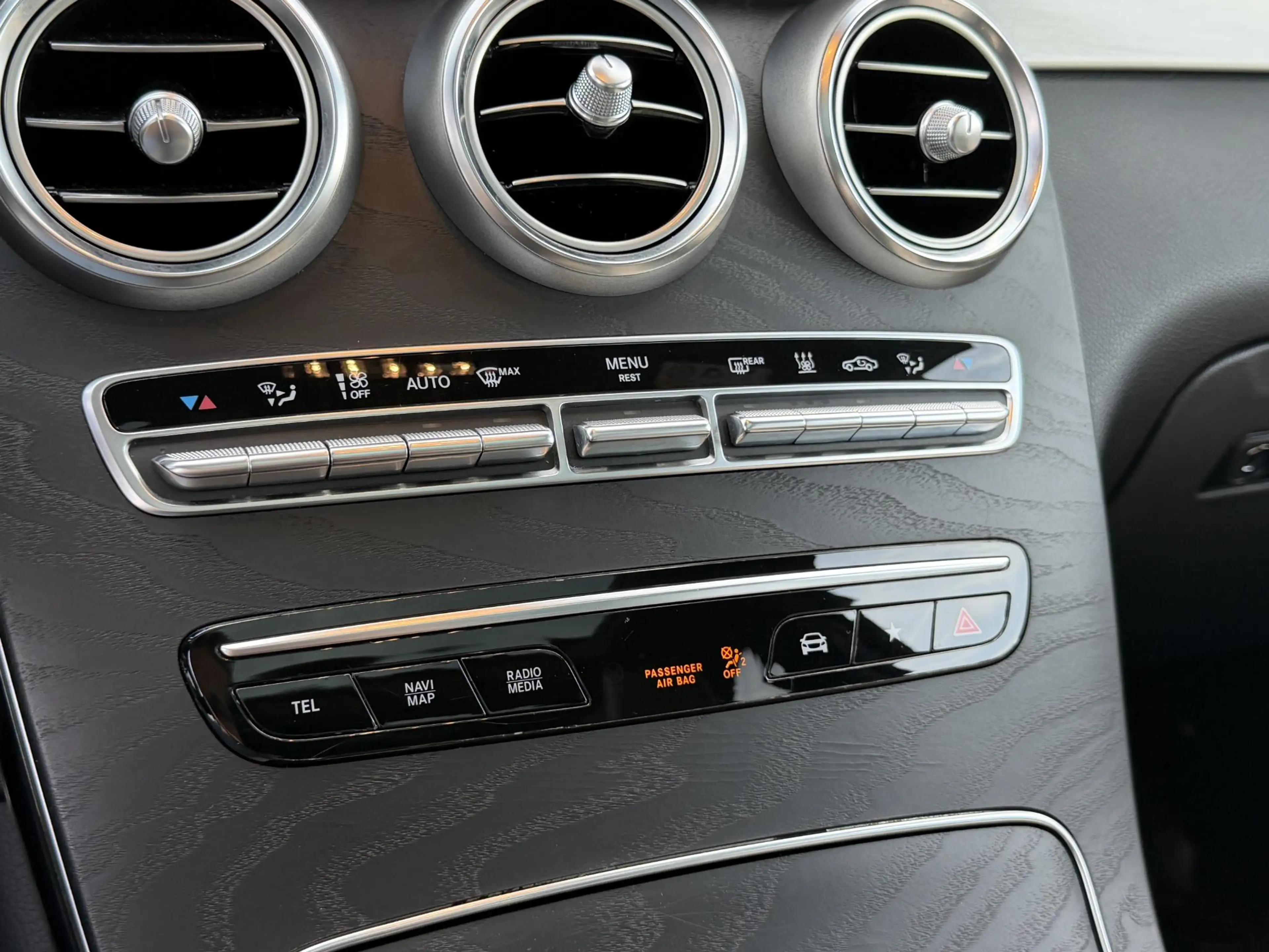Mercedes-Benz GLC 300 4MATIC Premium Plus — photo 25