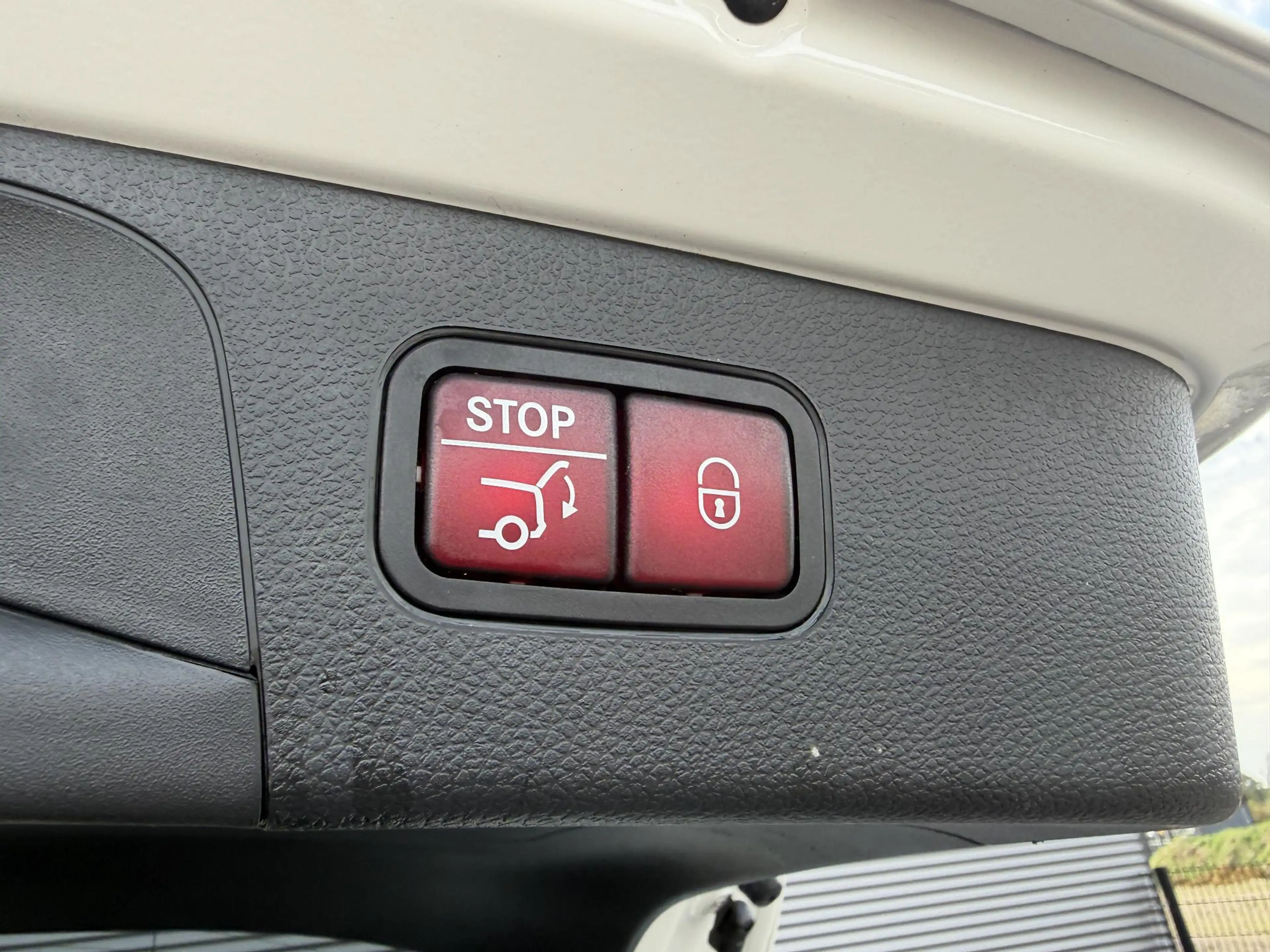 Mercedes-Benz GLC 300 4MATIC Premium Plus — photo 7