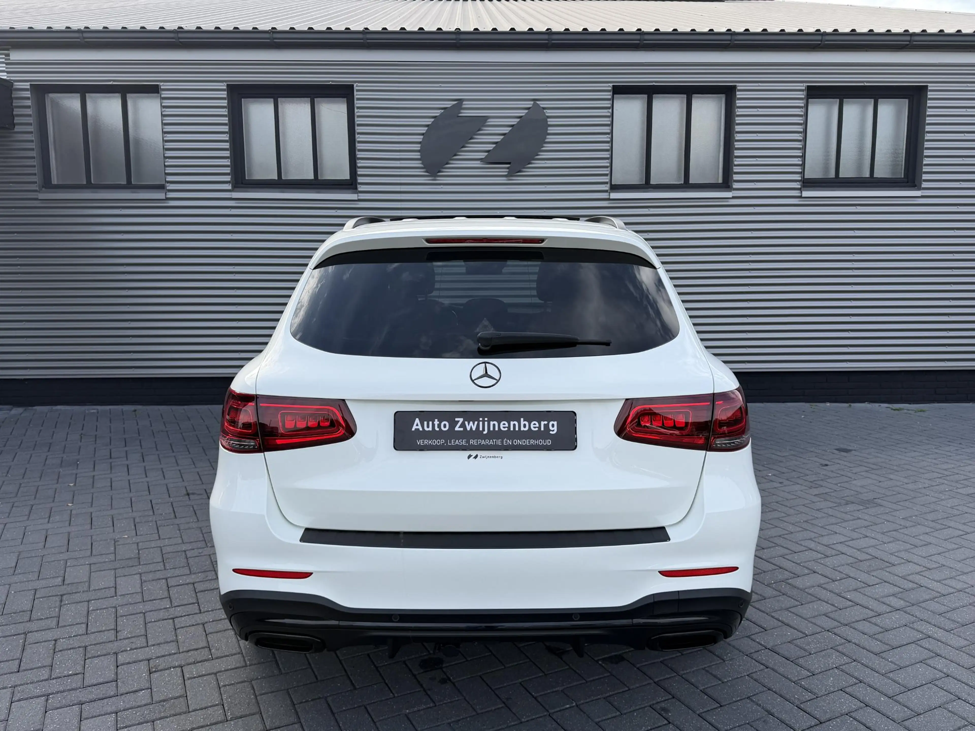 Mercedes-Benz GLC 300 4MATIC Premium Plus — photo 22