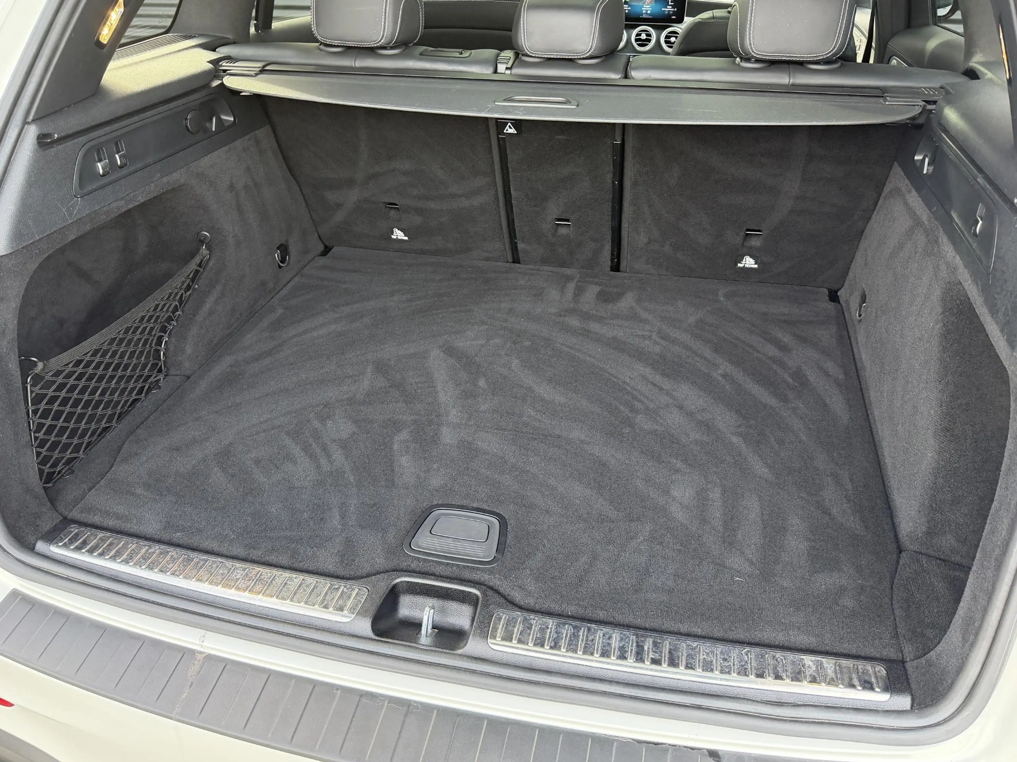 Mercedes-Benz GLC 300 4MATIC Premium Plus — photo 32