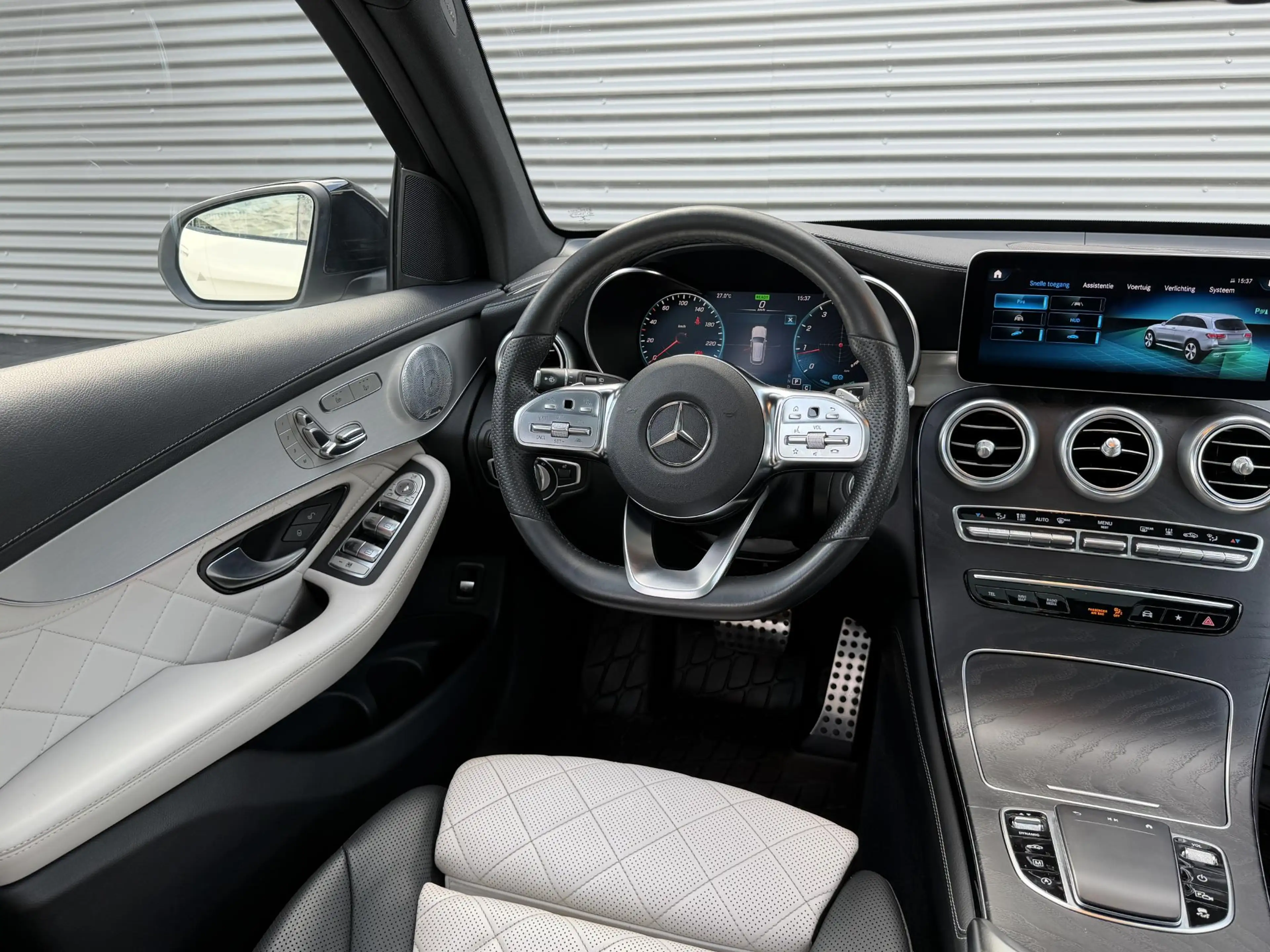 Mercedes-Benz GLC 300 4MATIC Premium Plus — photo 2
