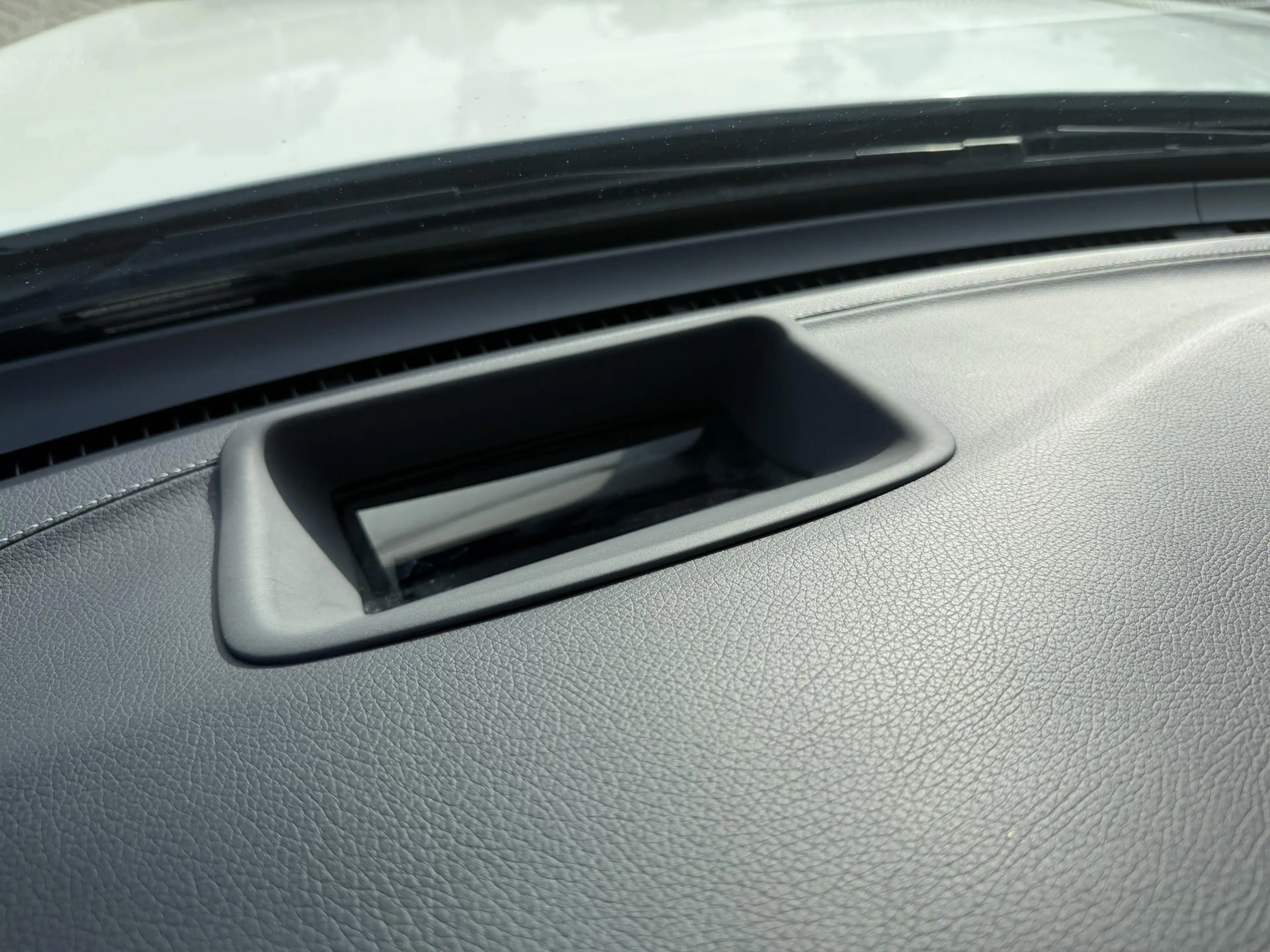 Mercedes-Benz GLC 300 4MATIC Premium Plus — photo 31
