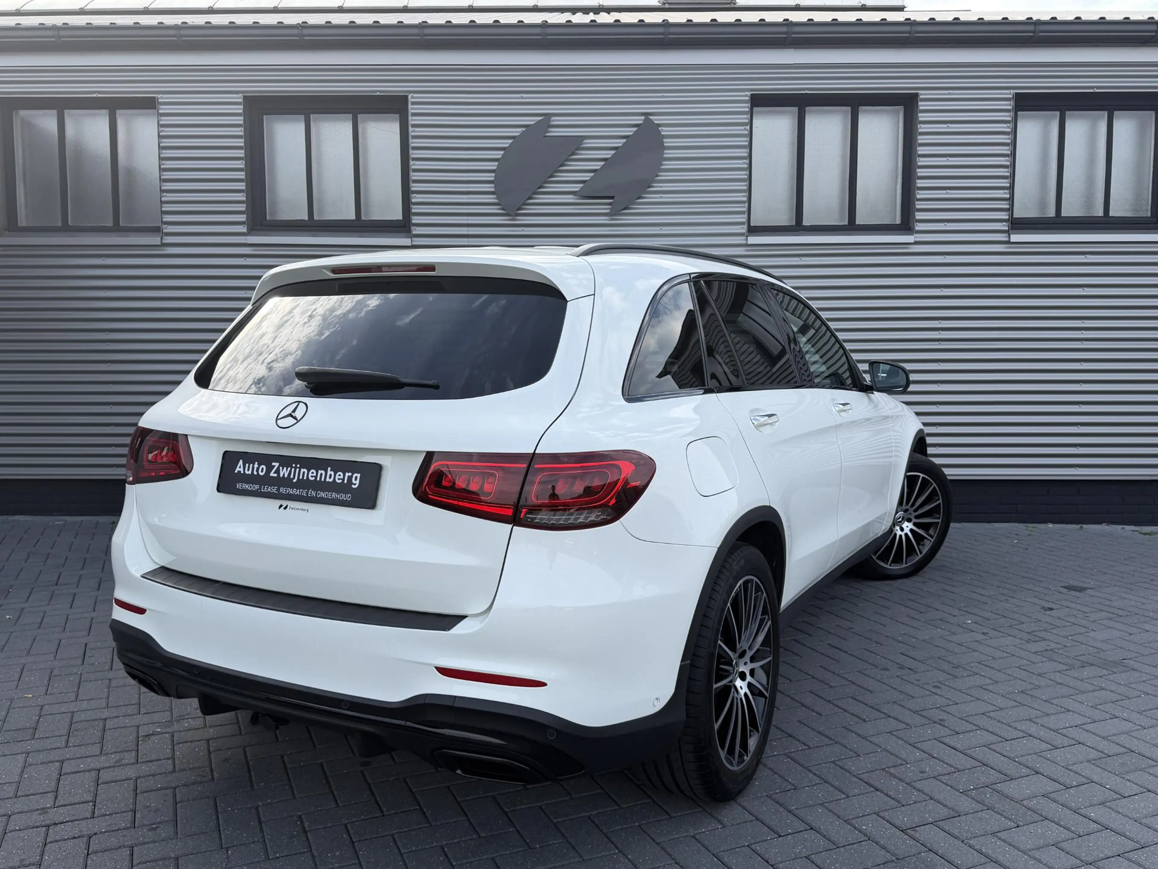 Mercedes-Benz GLC 300 4MATIC Premium Plus — photo 27