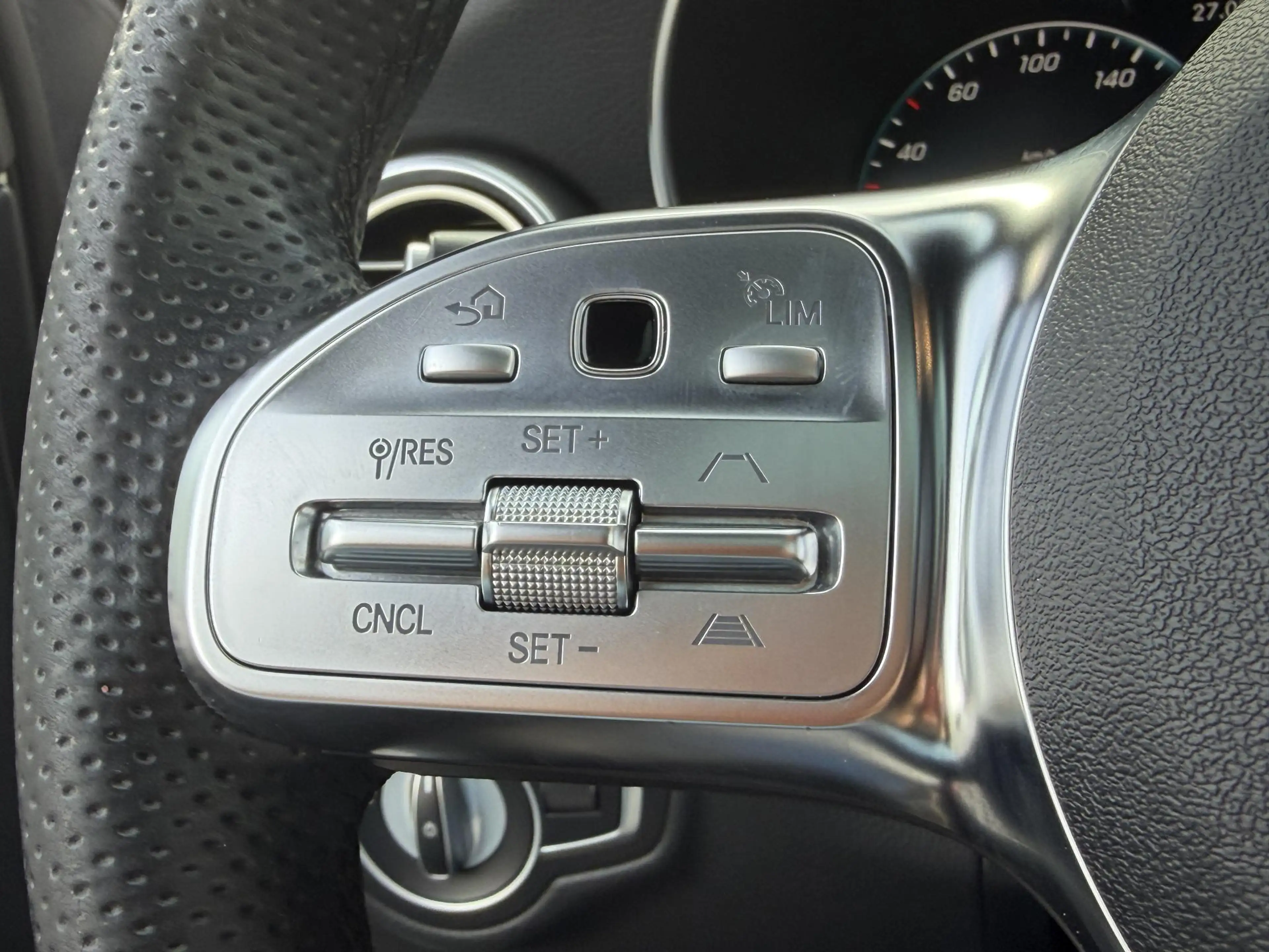 Mercedes-Benz GLC 300 4MATIC Premium Plus — photo 3